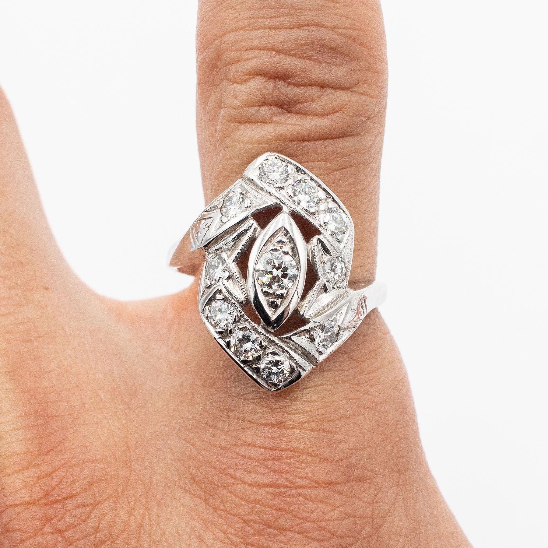 14k White Gold 0.80ctw Round Cut Diamond Vintage Shield Ring