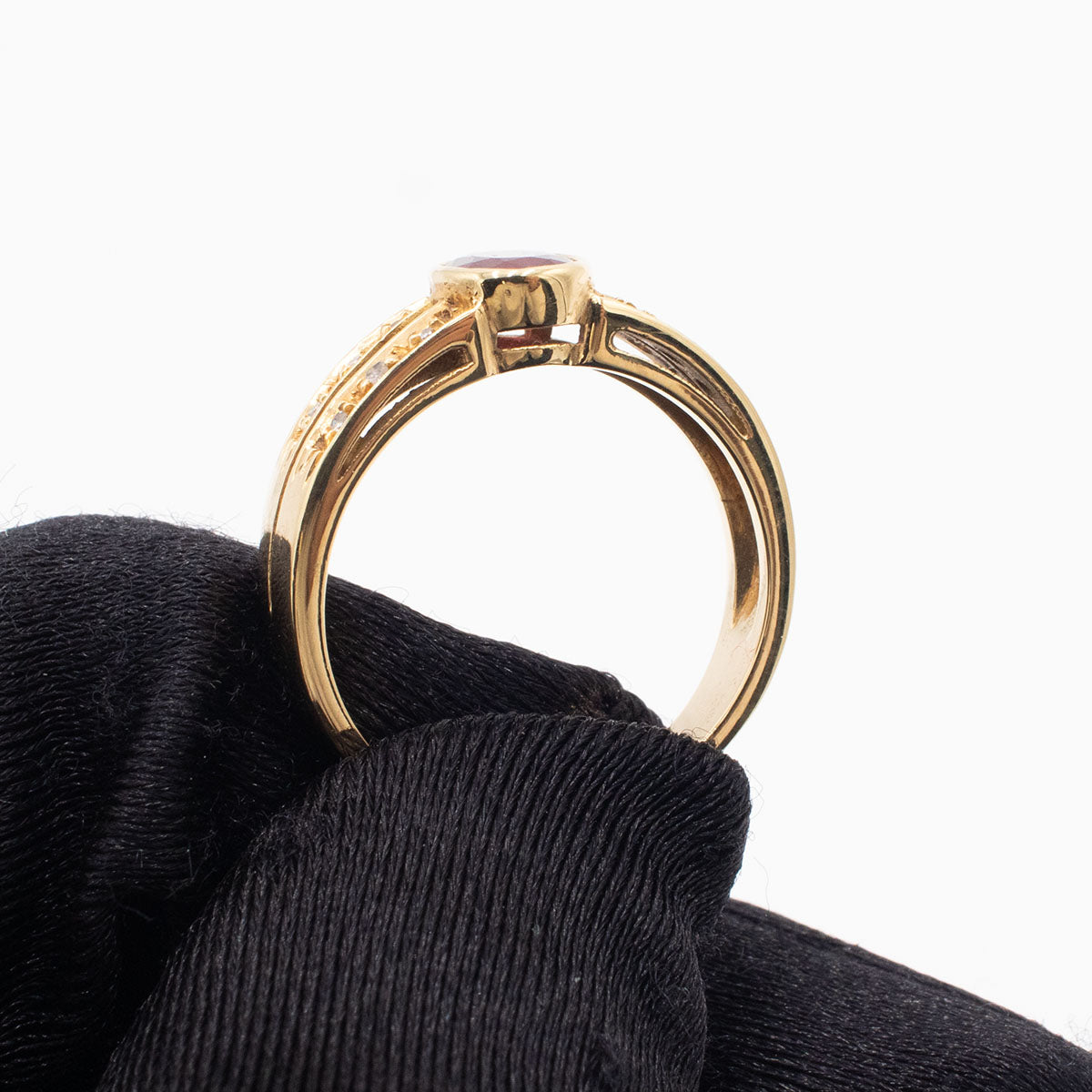 18k Yellow Gold Bezel Set Oval Ruby Diamond Ring