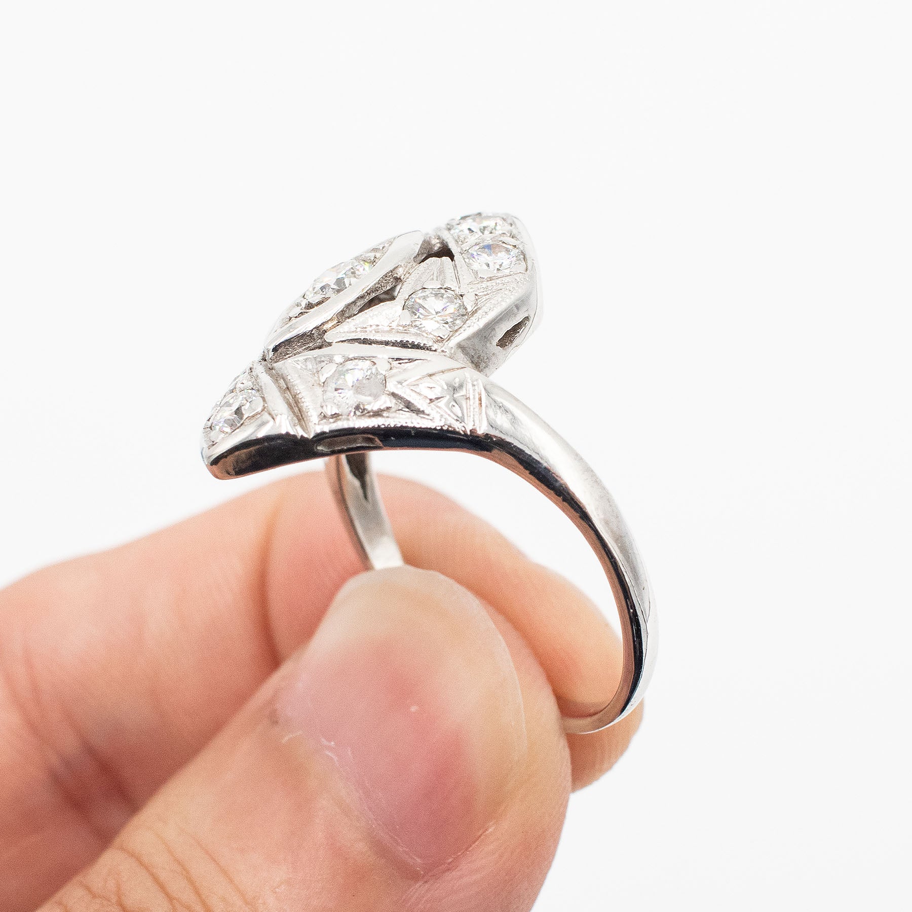 14k White Gold 0.80ctw Round Cut Diamond Vintage Shield Ring