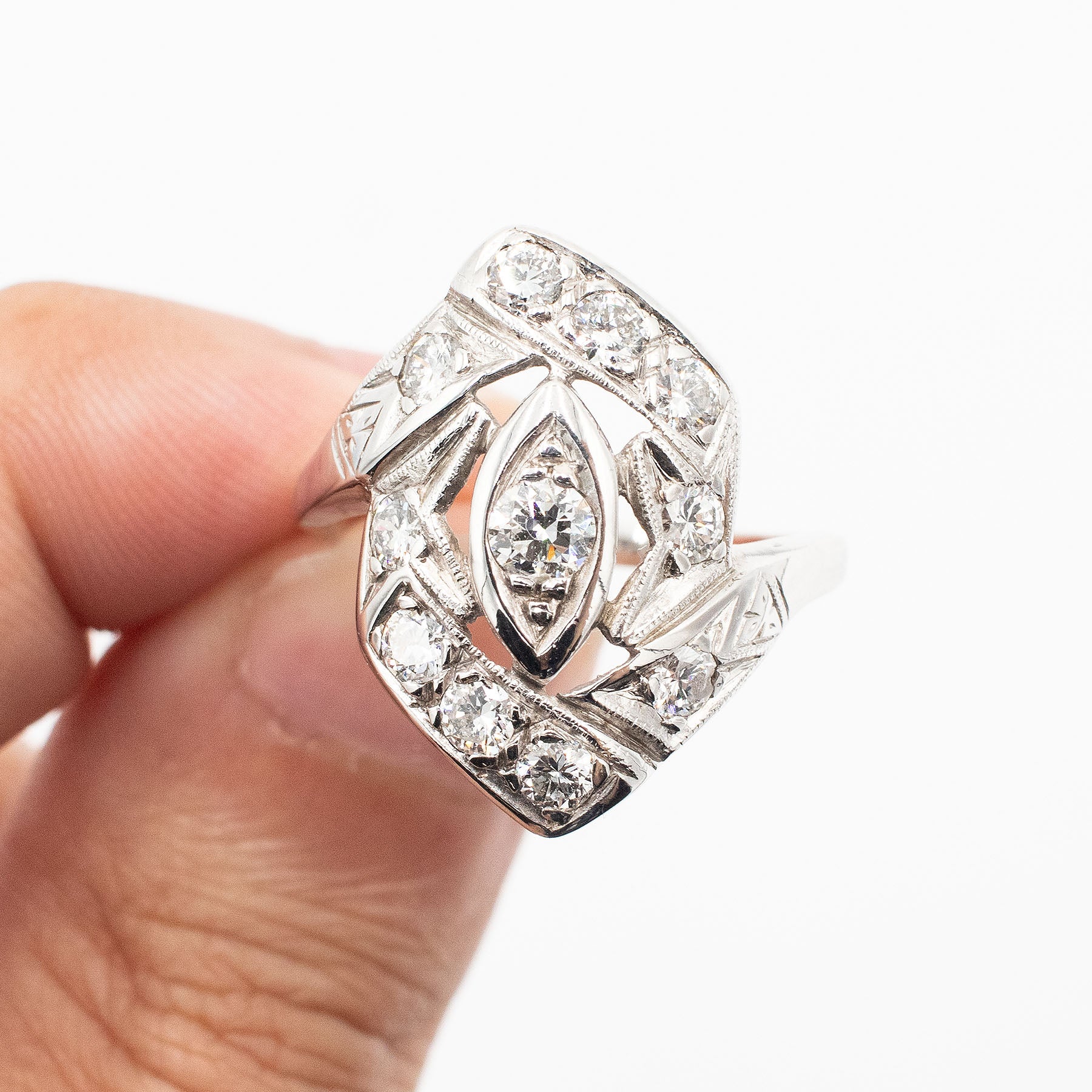 14k White Gold 0.80ctw Round Cut Diamond Vintage Shield Ring