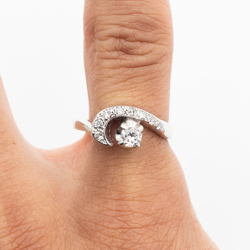 14k White Gold 0.20ctw Round Diamond Freeform Ring