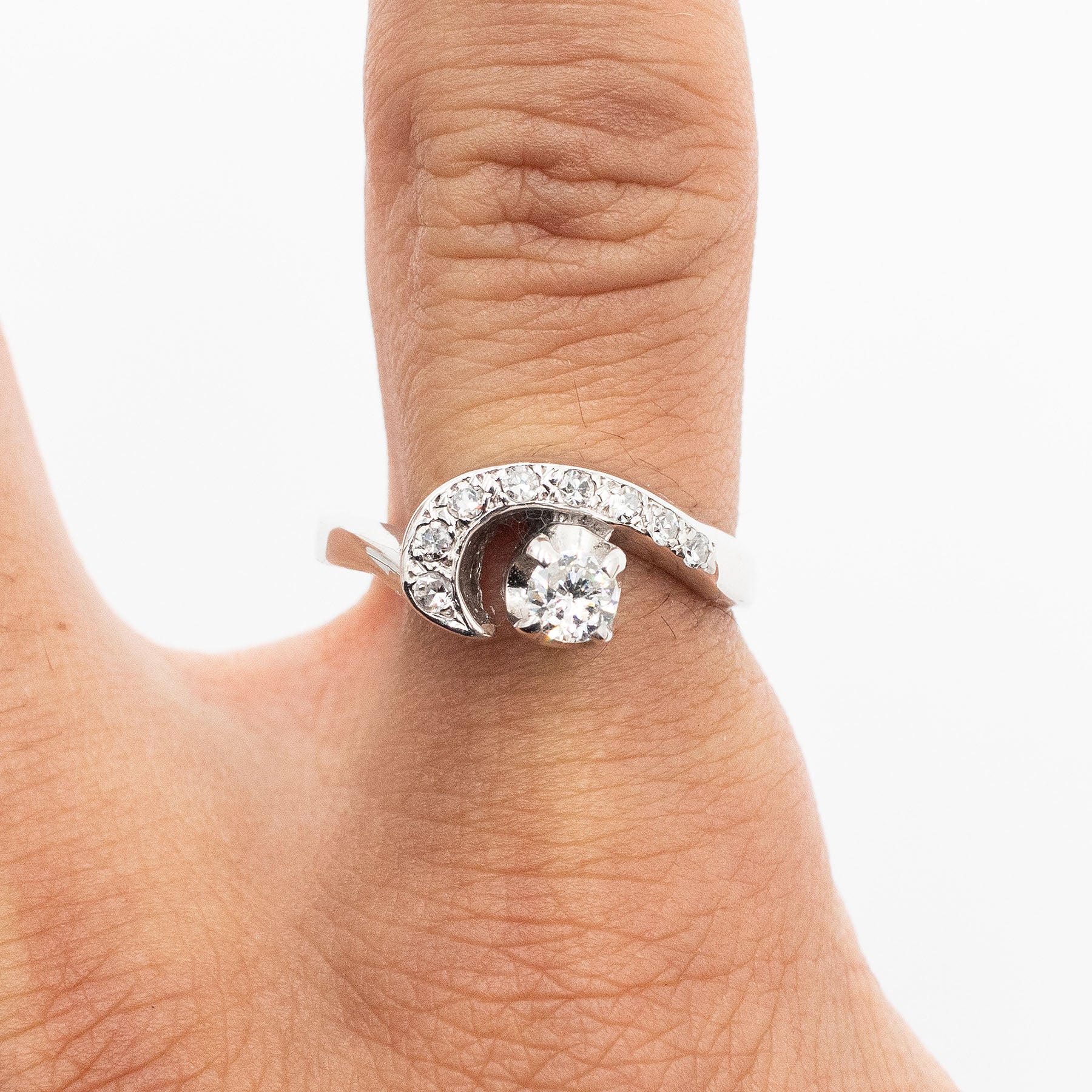 14k White Gold 0.20ctw Round Diamond Freeform Ring