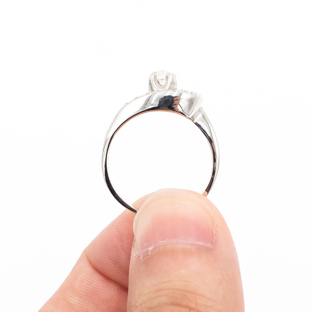 14k White Gold 0.20ctw Round Diamond Freeform Ring