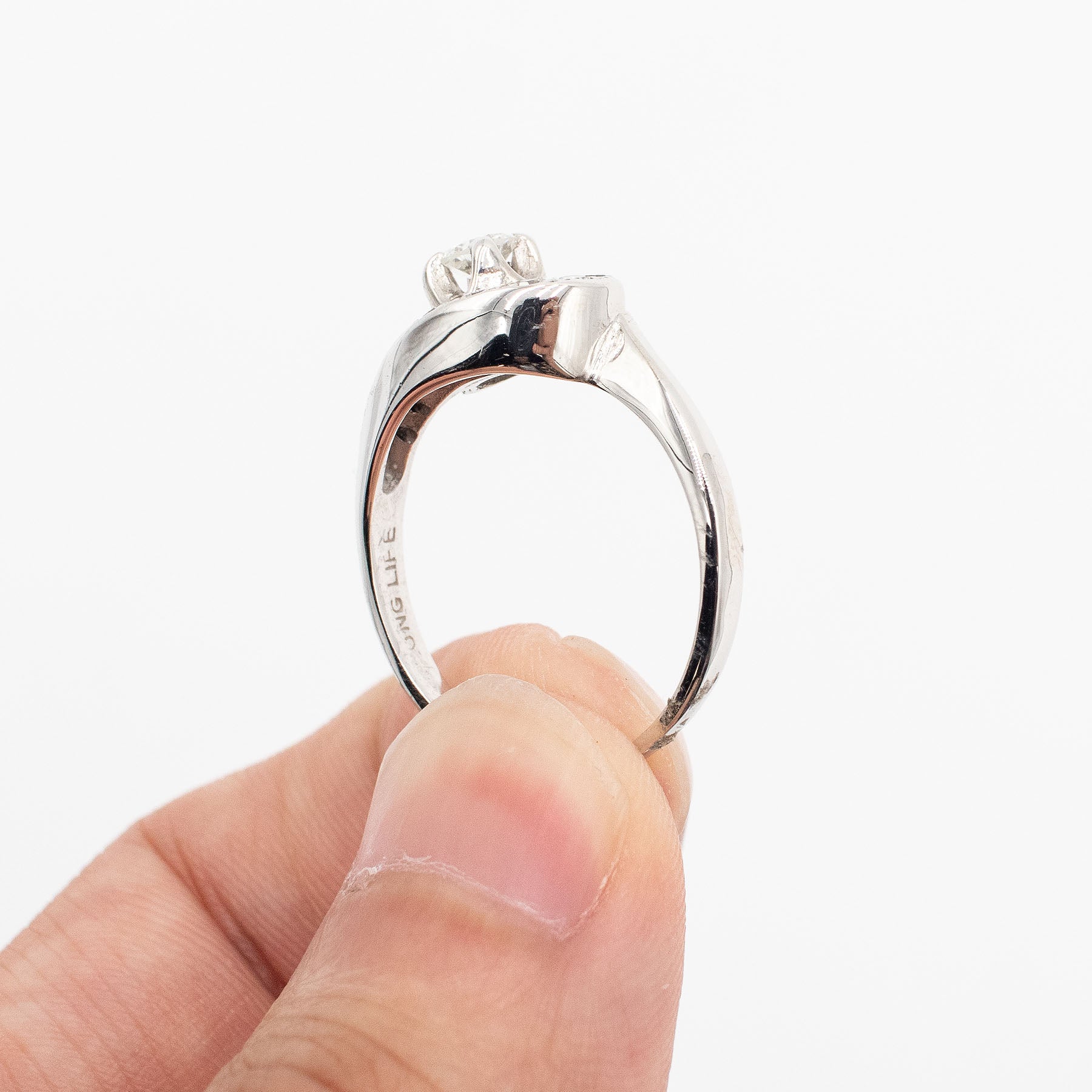 14k White Gold 0.20ctw Round Diamond Freeform Ring