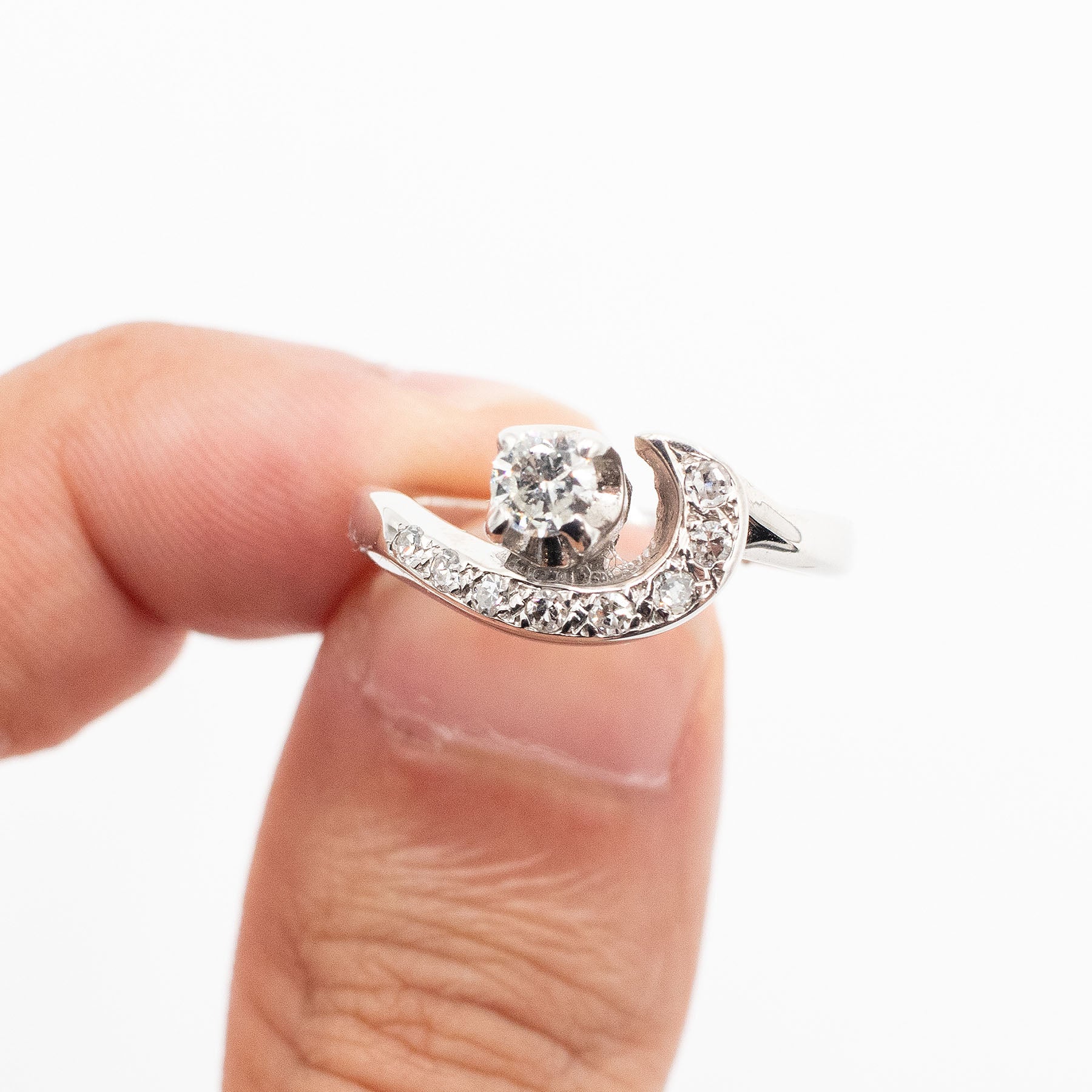 14k White Gold 0.20ctw Round Diamond Freeform Ring