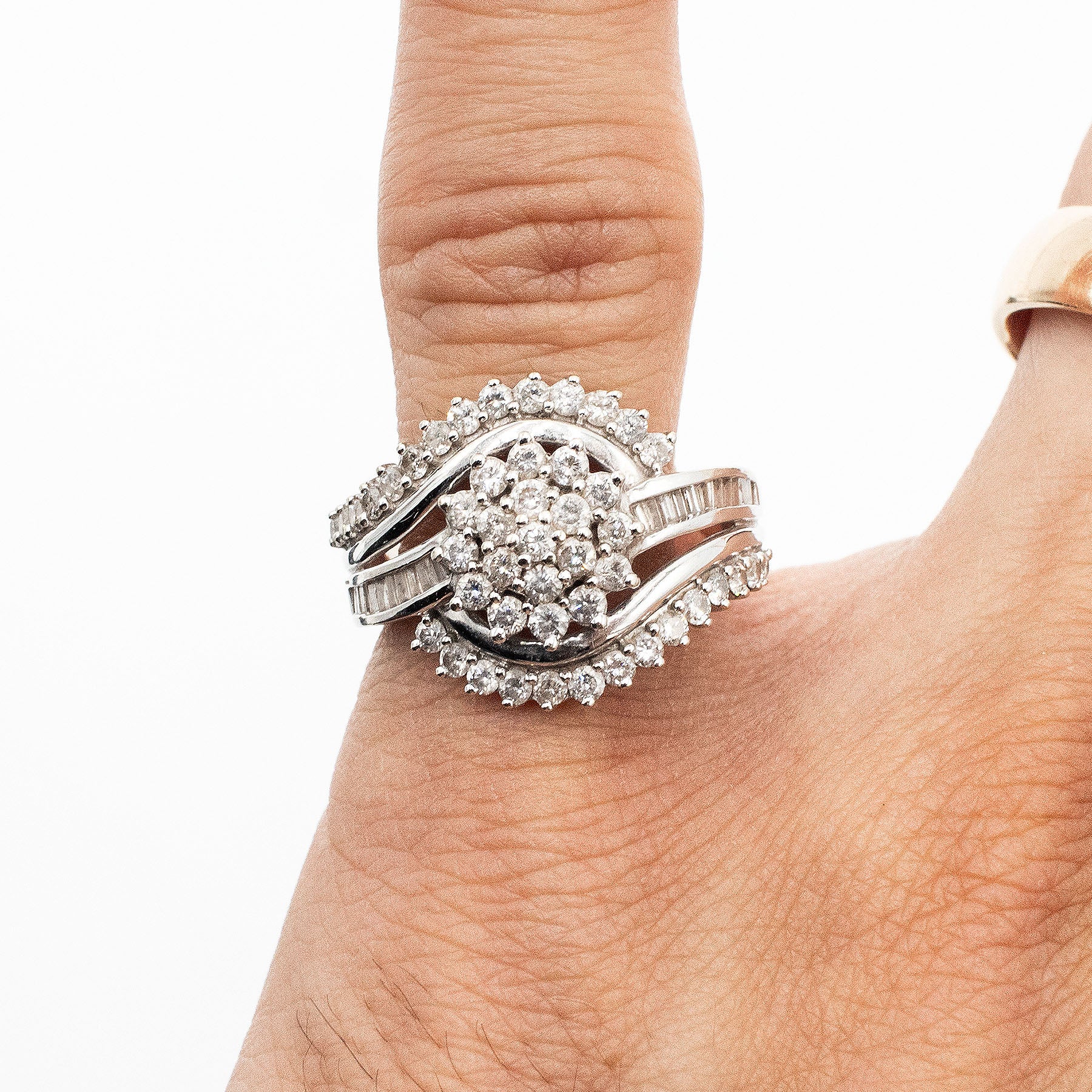 10k White Gold Round Cut Diamond Pave Spiral Ring