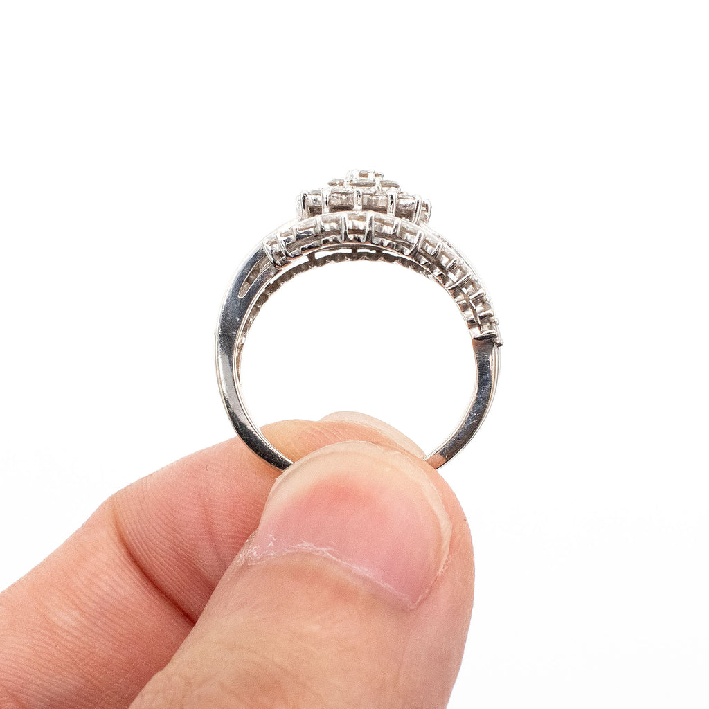 10k White Gold Round Cut Diamond Pave Spiral Ring