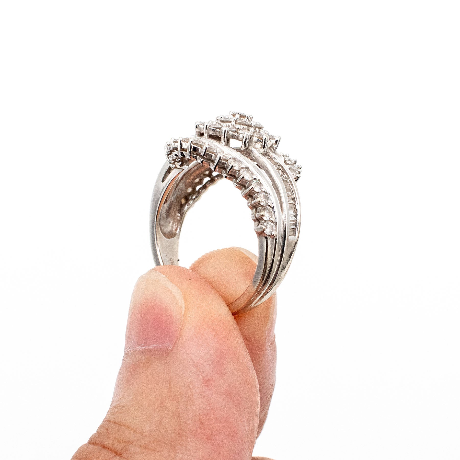 10k White Gold Round Cut Diamond Pave Spiral Ring