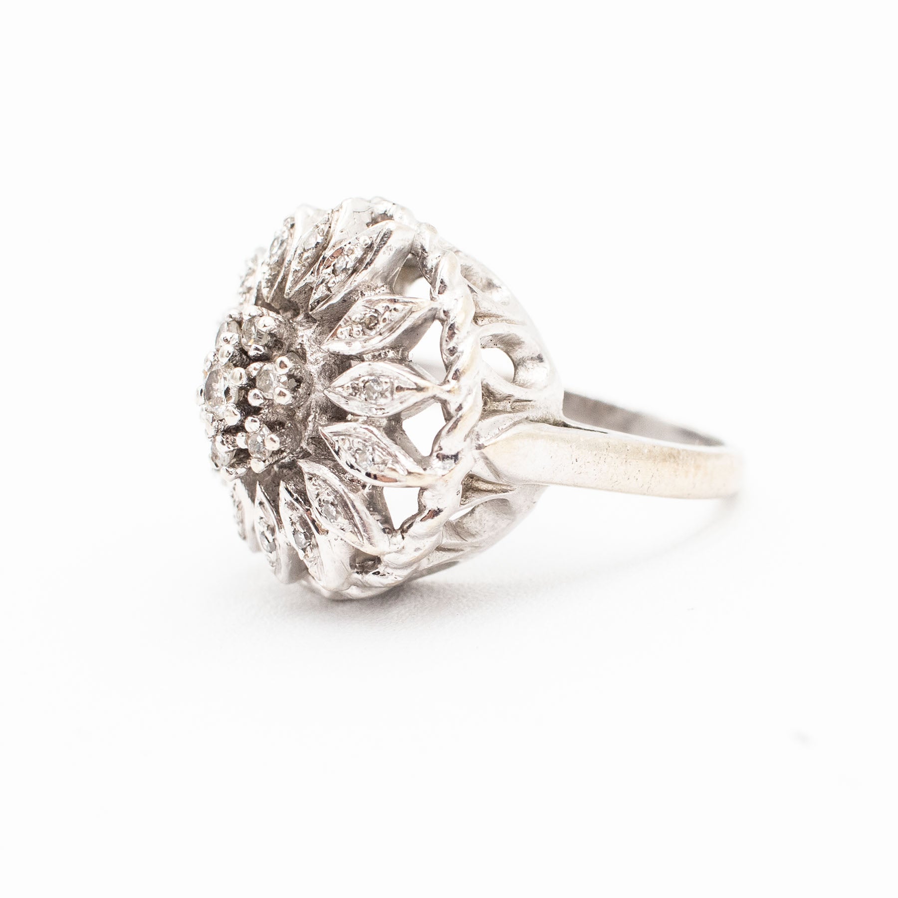 14k White Gold 0.30ctw Diamond Antique Flower Dome Ring