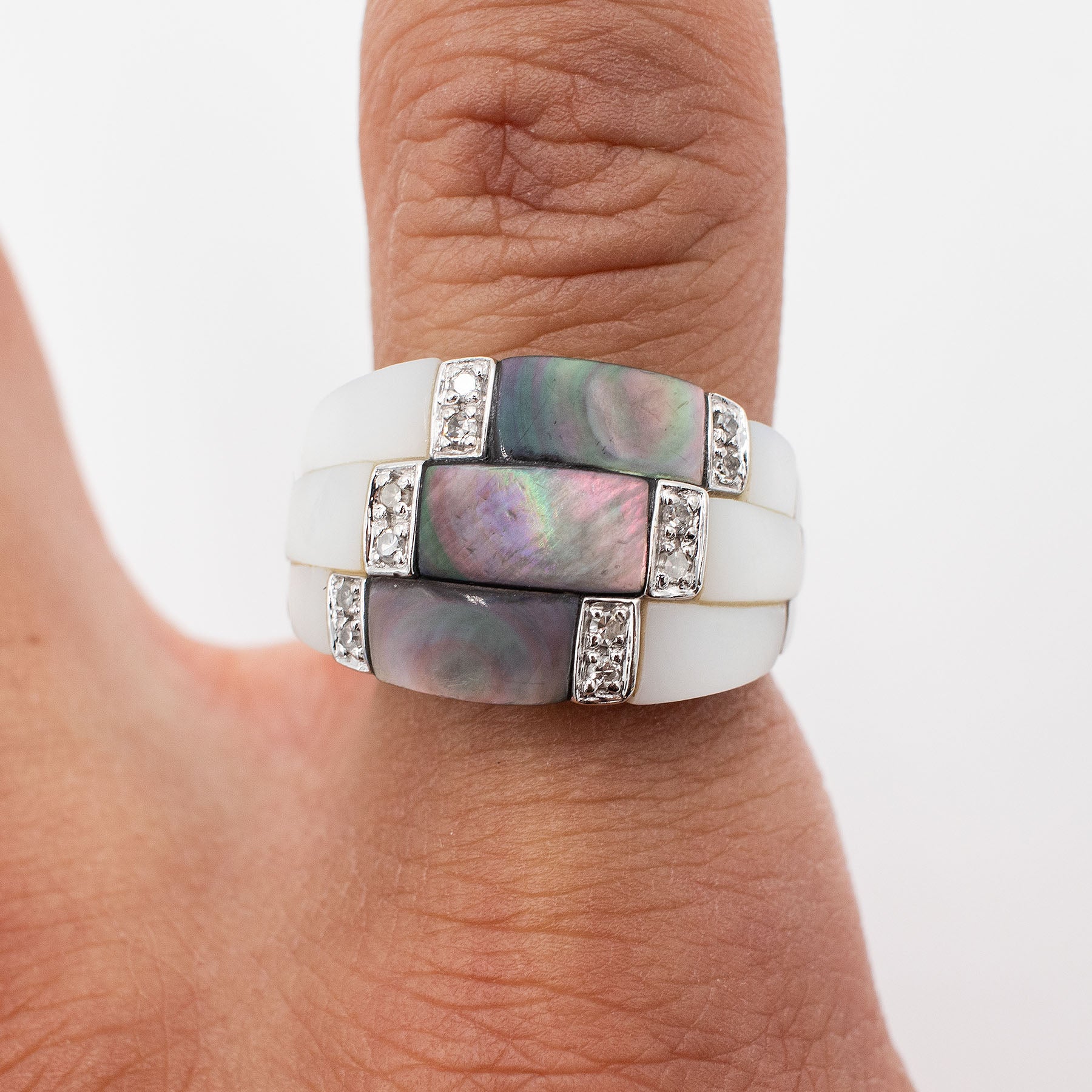 18k White Gold 0.12ctw Diamond Mother of Pearl Wide Ring