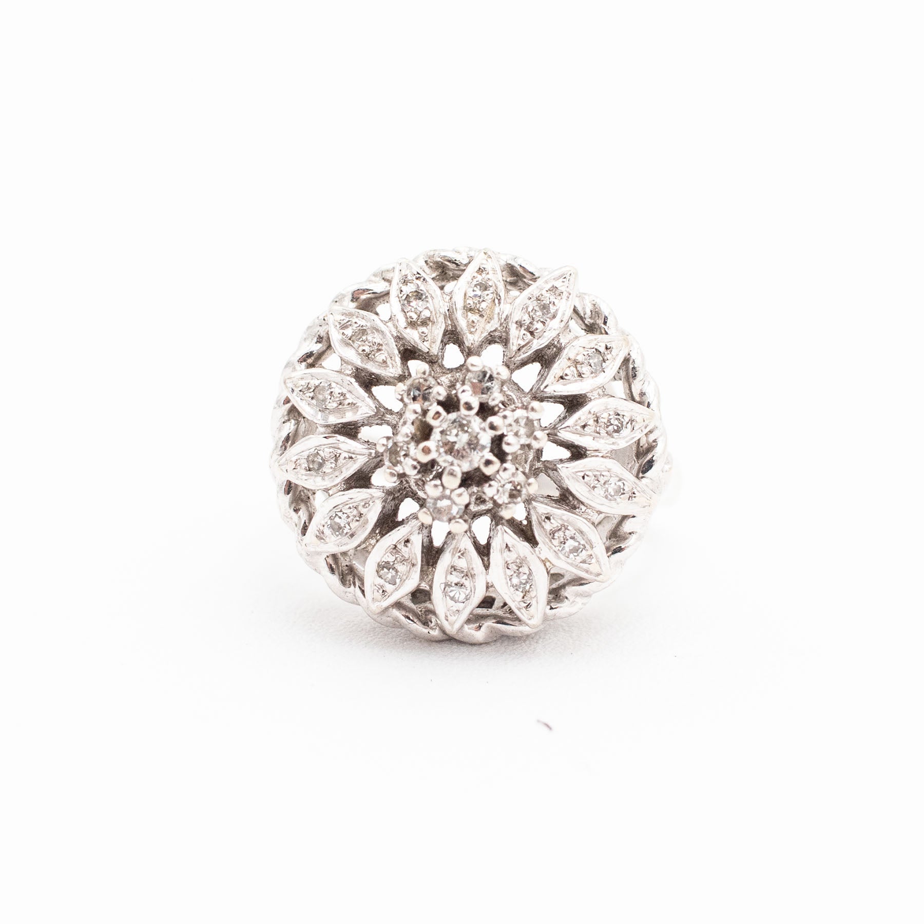 14k White Gold 0.30ctw Diamond Antique Flower Dome Ring