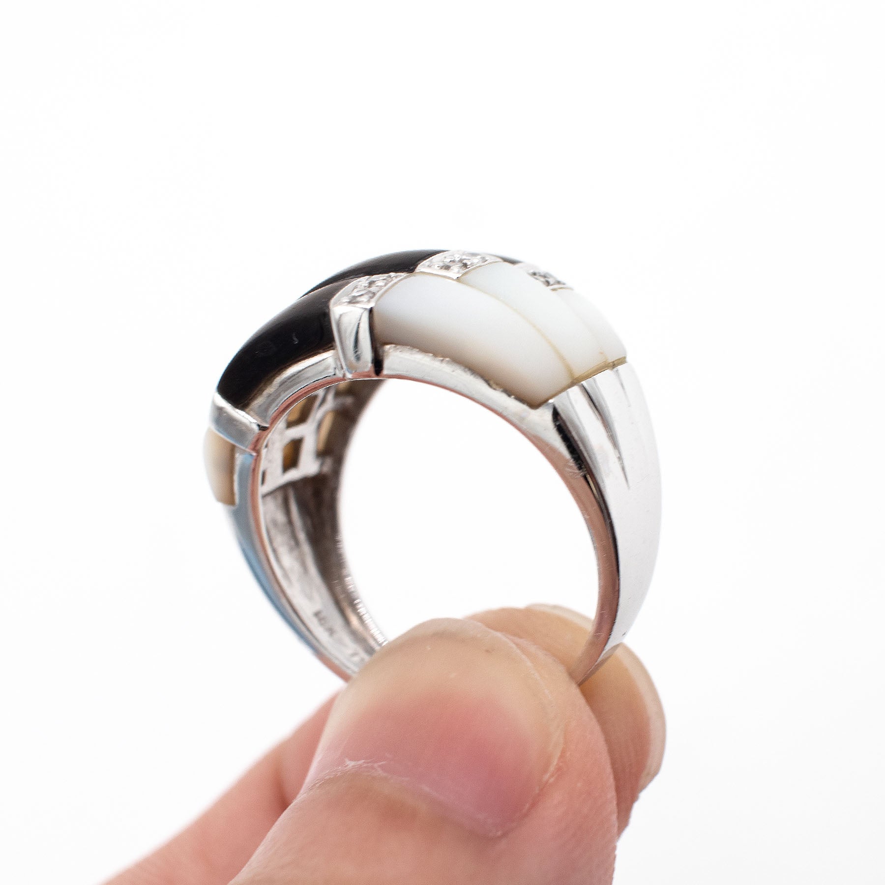18k White Gold 0.12ctw Diamond Mother of Pearl Wide Ring