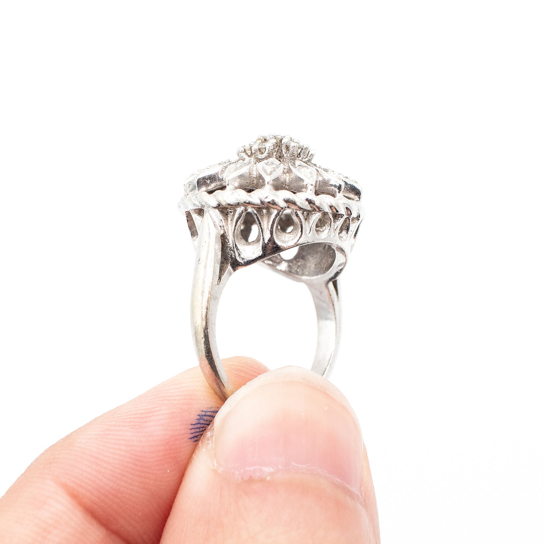 14k White Gold 0.30ctw Diamond Antique Flower Dome Ring