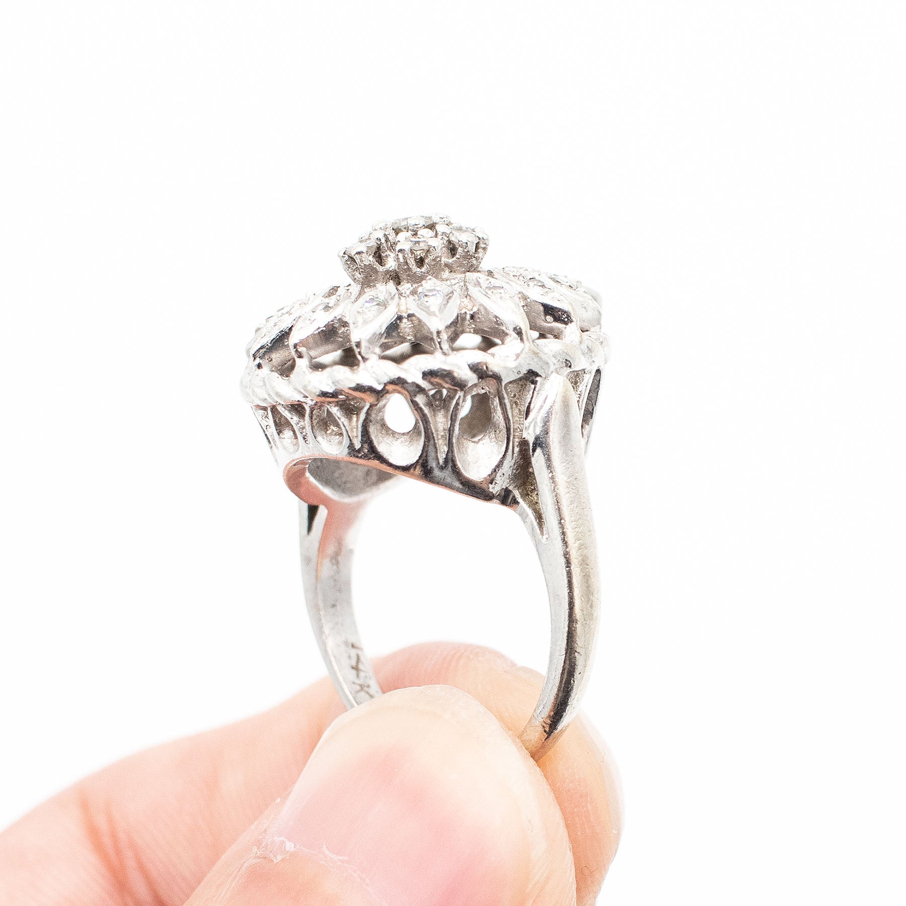 14k White Gold 0.30ctw Diamond Antique Flower Dome Ring