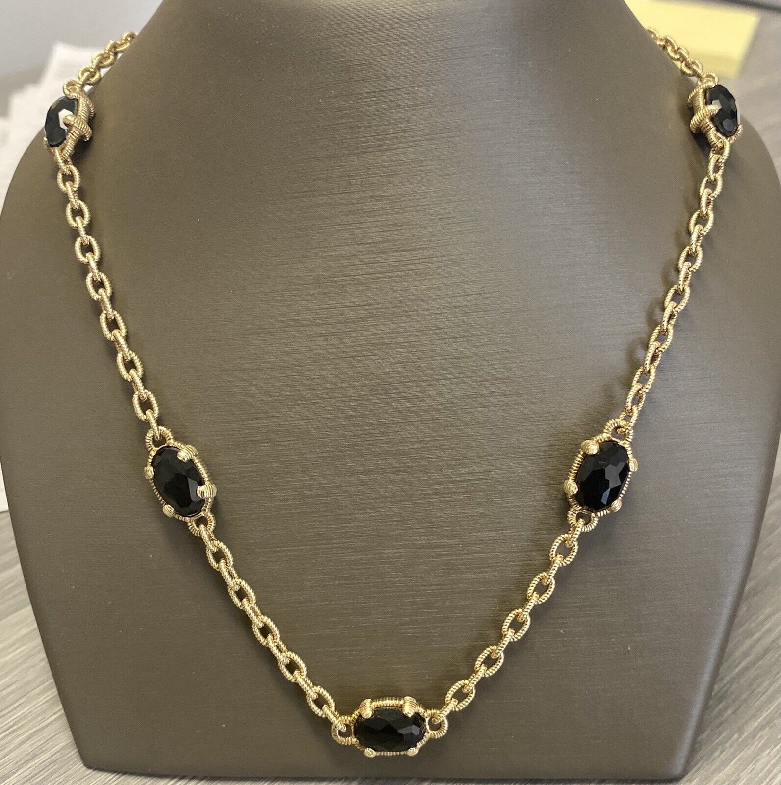 14kt Yellow Gold Open Link Necklace With Oval Onyx
