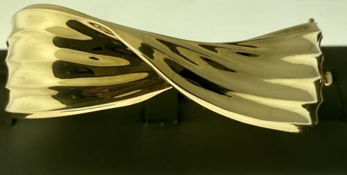 14kt Yellow Gold Wave Bangle