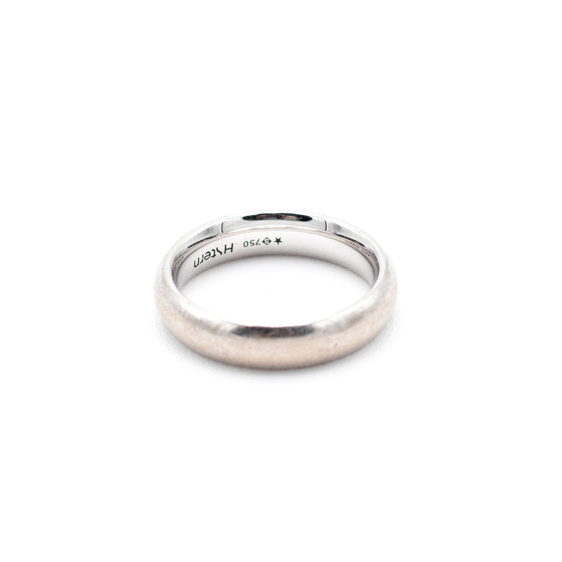 18k White Gold Smooth Mens Wedding Band