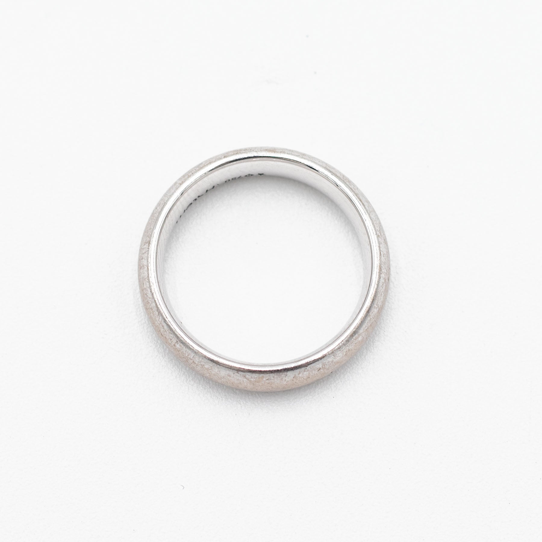 18k White Gold Smooth Mens Wedding Band