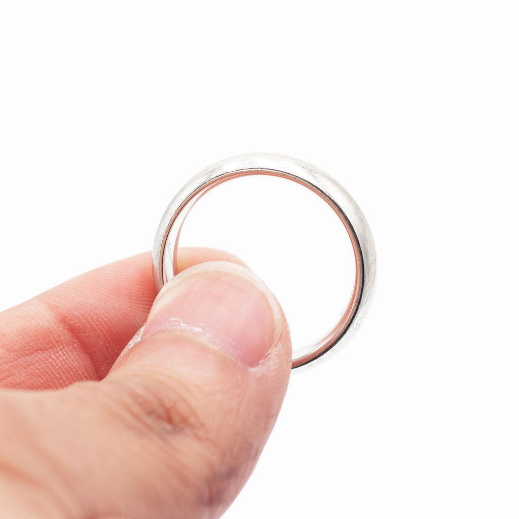 18k White Gold Smooth Mens Wedding Band