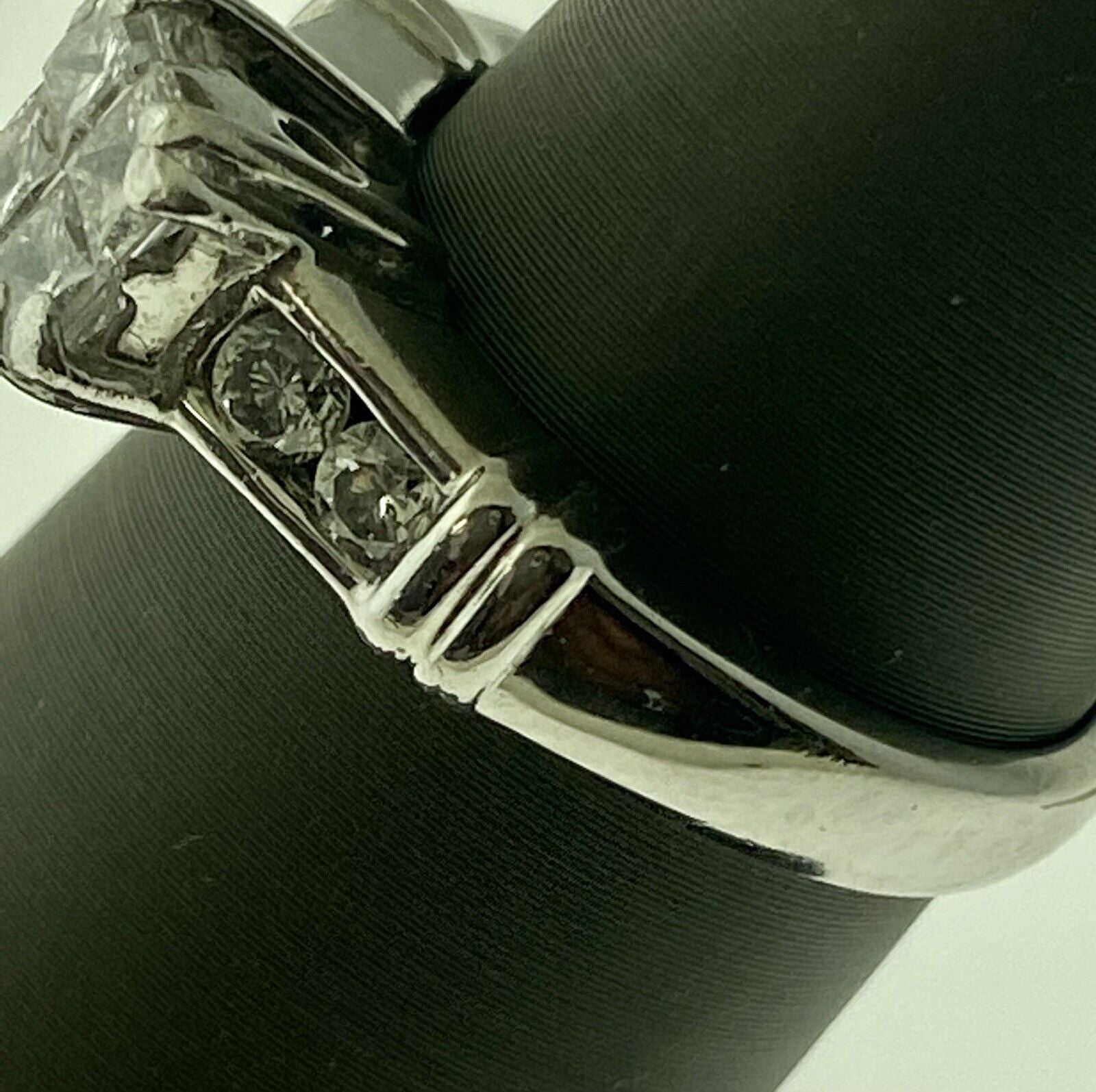 18KT White Gold Diamond Engagement Ring