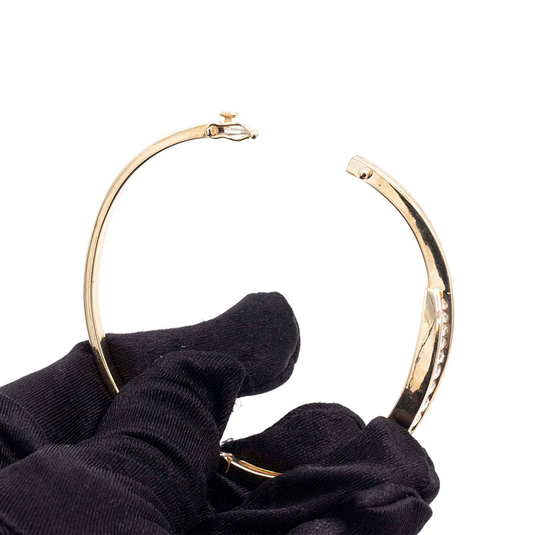 14k Yellow Gold Graduating Bezel Set Round Diamond Bangle