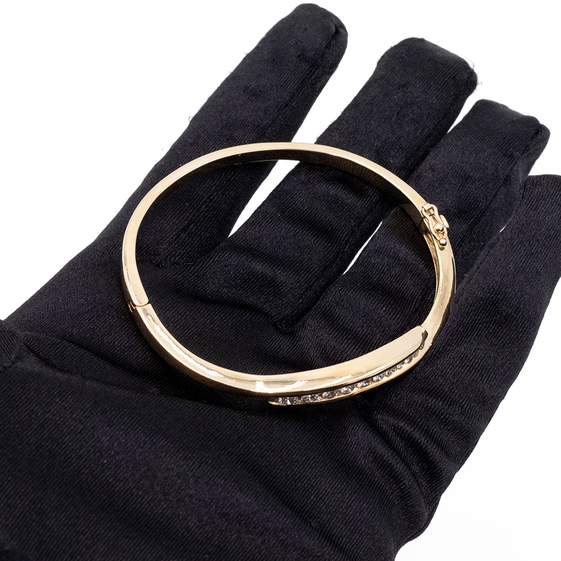14k Yellow Gold Graduating Bezel Set Round Diamond Bangle