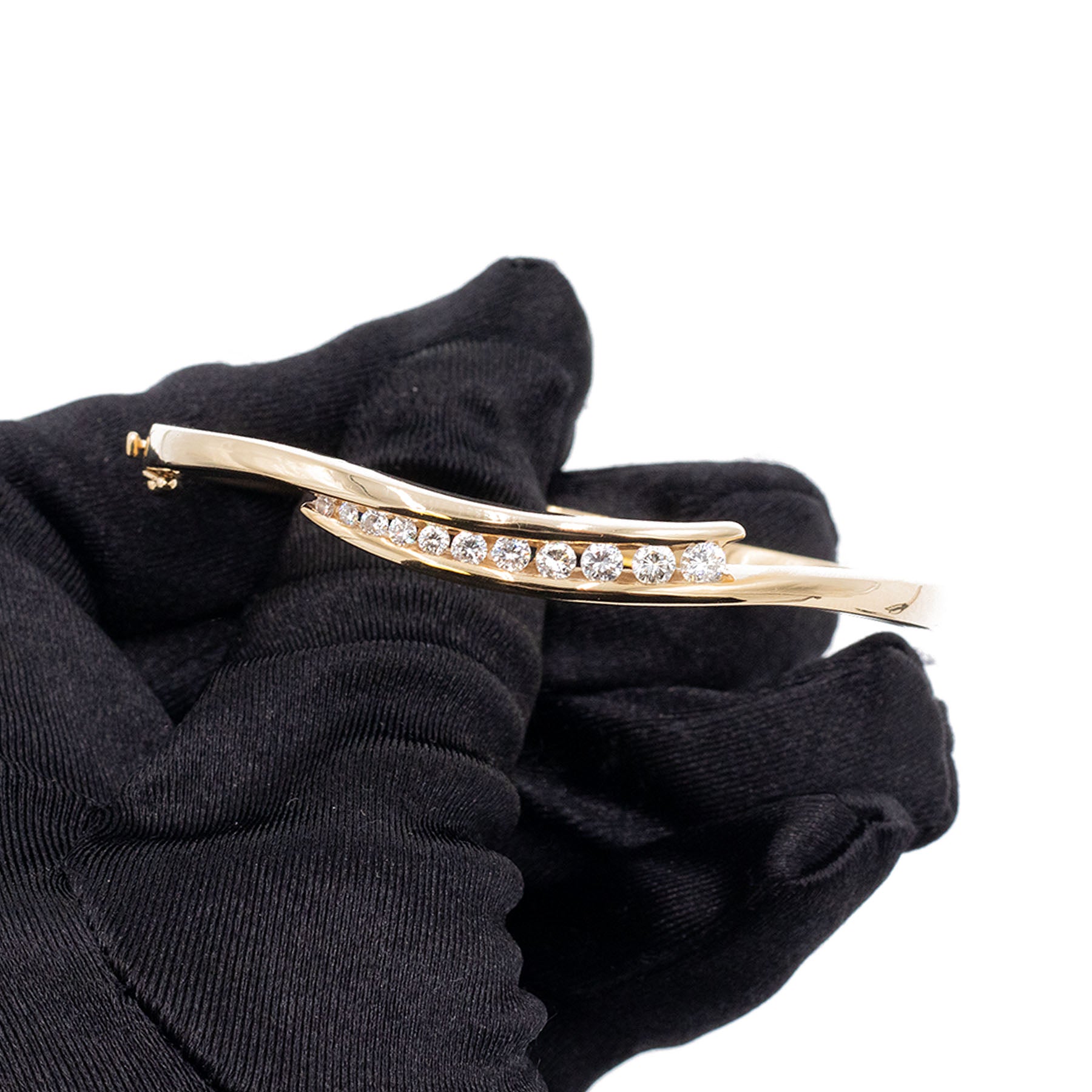 14k Yellow Gold Graduating Bezel Set Round Diamond Bangle
