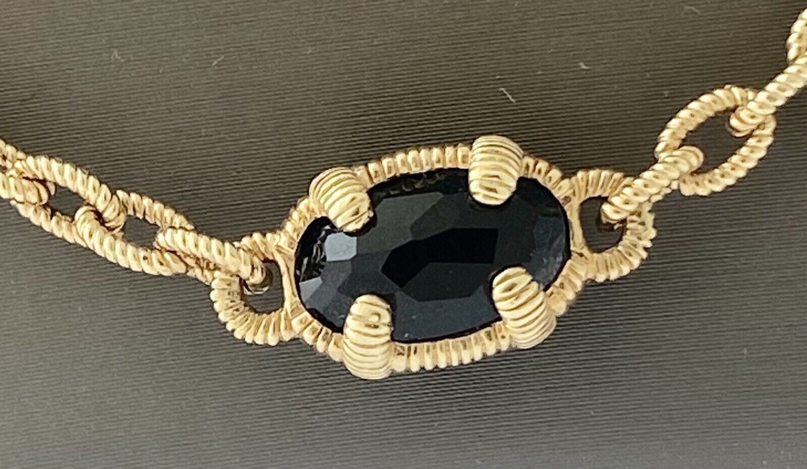 14kt Yellow Gold Open Link Necklace With Oval Onyx