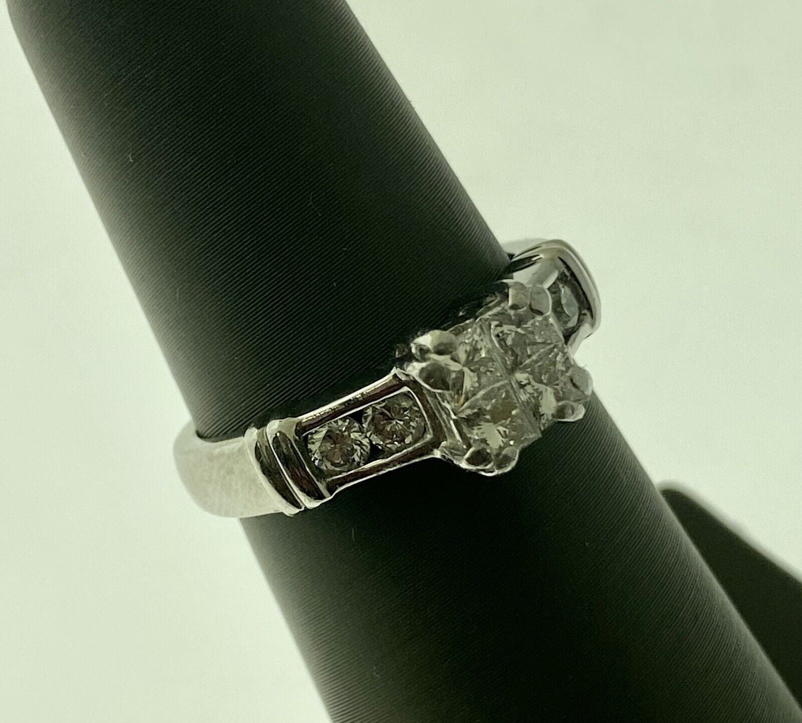 18KT White Gold Diamond Engagement Ring