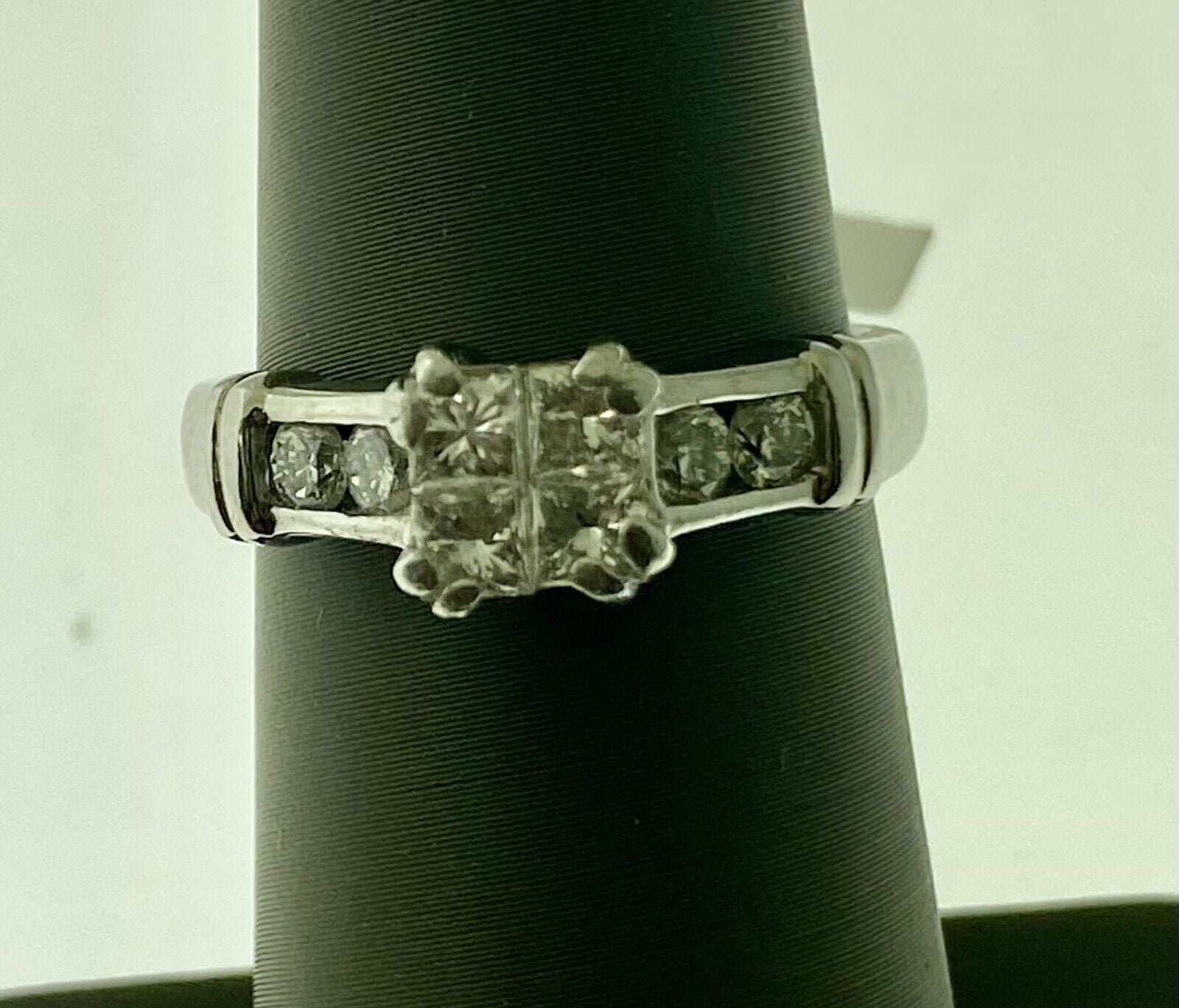18KT White Gold Diamond Engagement Ring