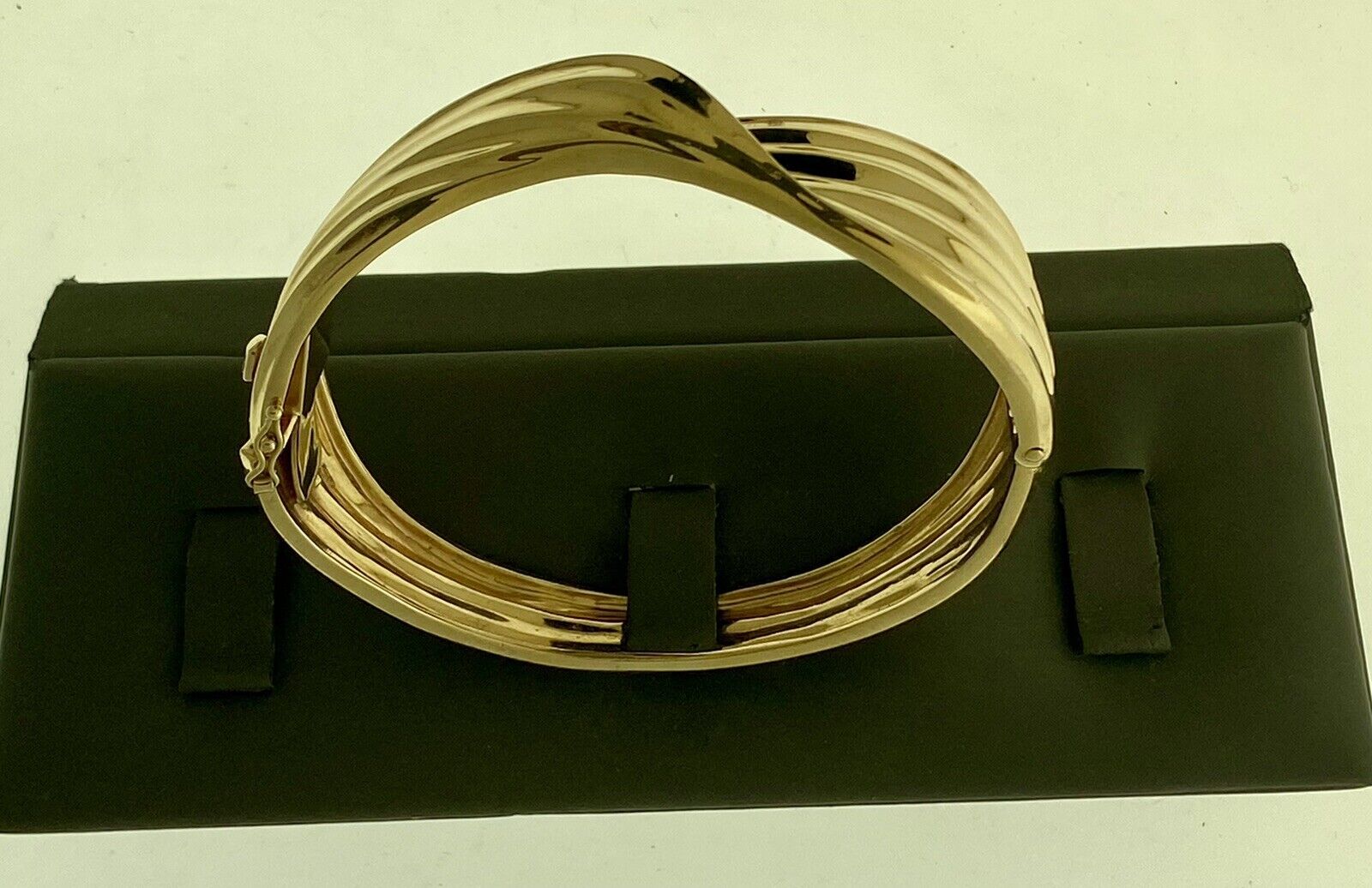 14kt Yellow Gold Wave Bangle