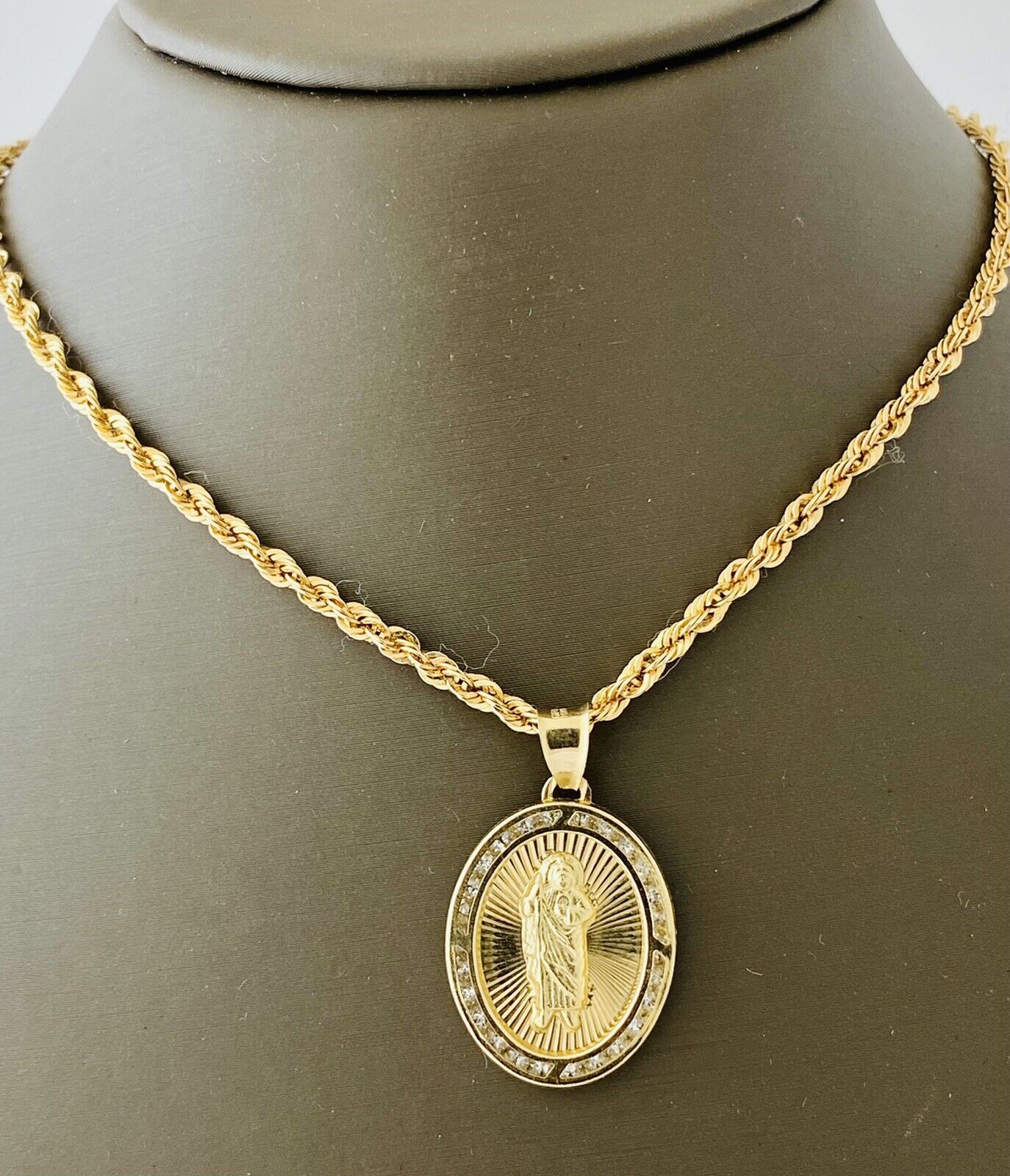 10kt Yellow Gold Rope Chain with Oval Moses Pendent