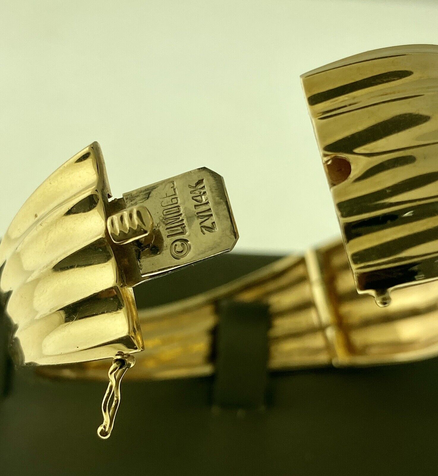 14kt Yellow Gold Wave Bangle