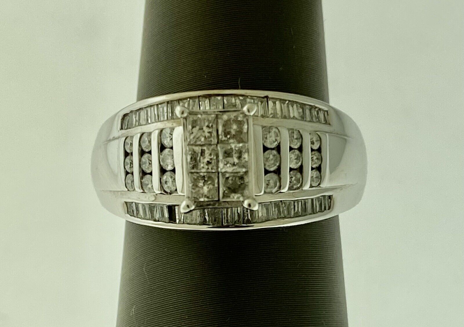 10KT White Gold Diamond Engagement Ring