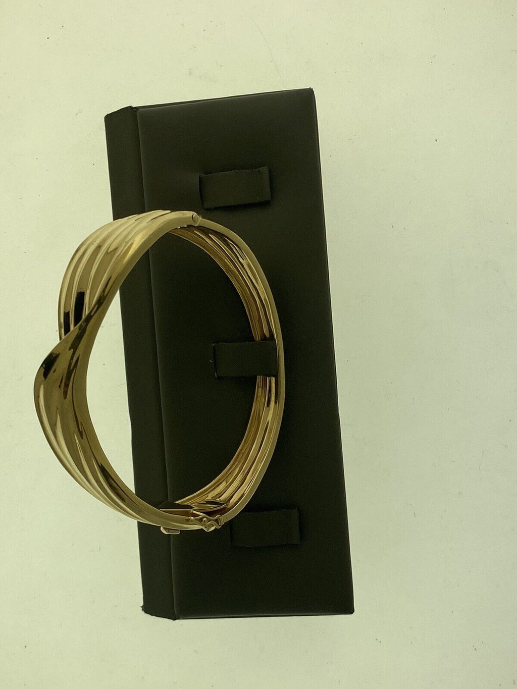 14kt Yellow Gold Wave Bangle