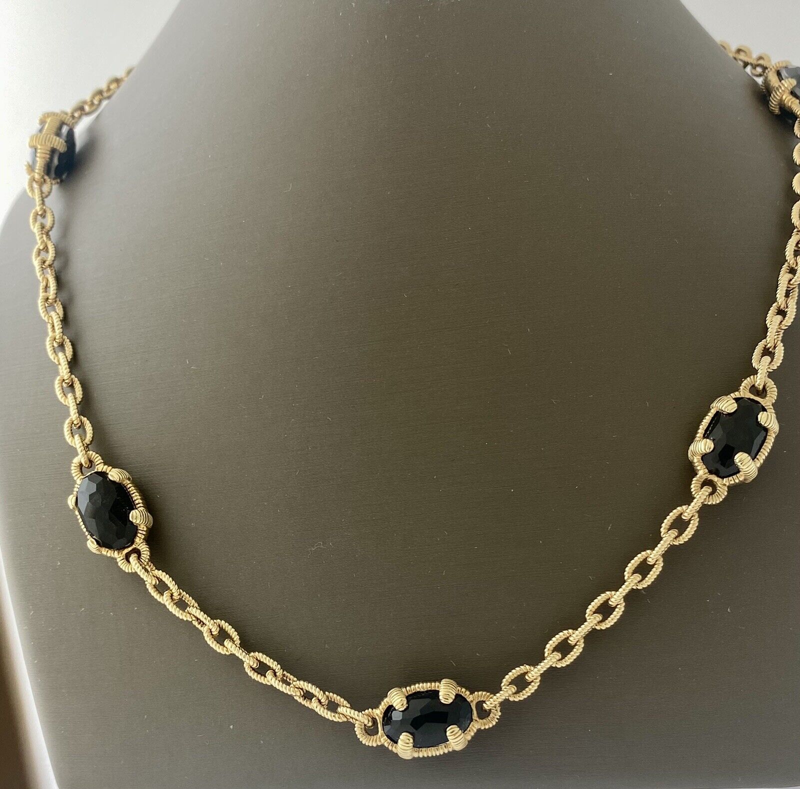 14kt Yellow Gold Open Link Necklace With Oval Onyx