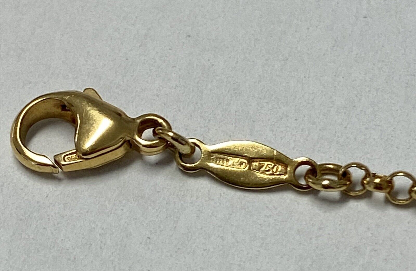 18kt Yellow Gold Necklace With Bezel Set Diamonds