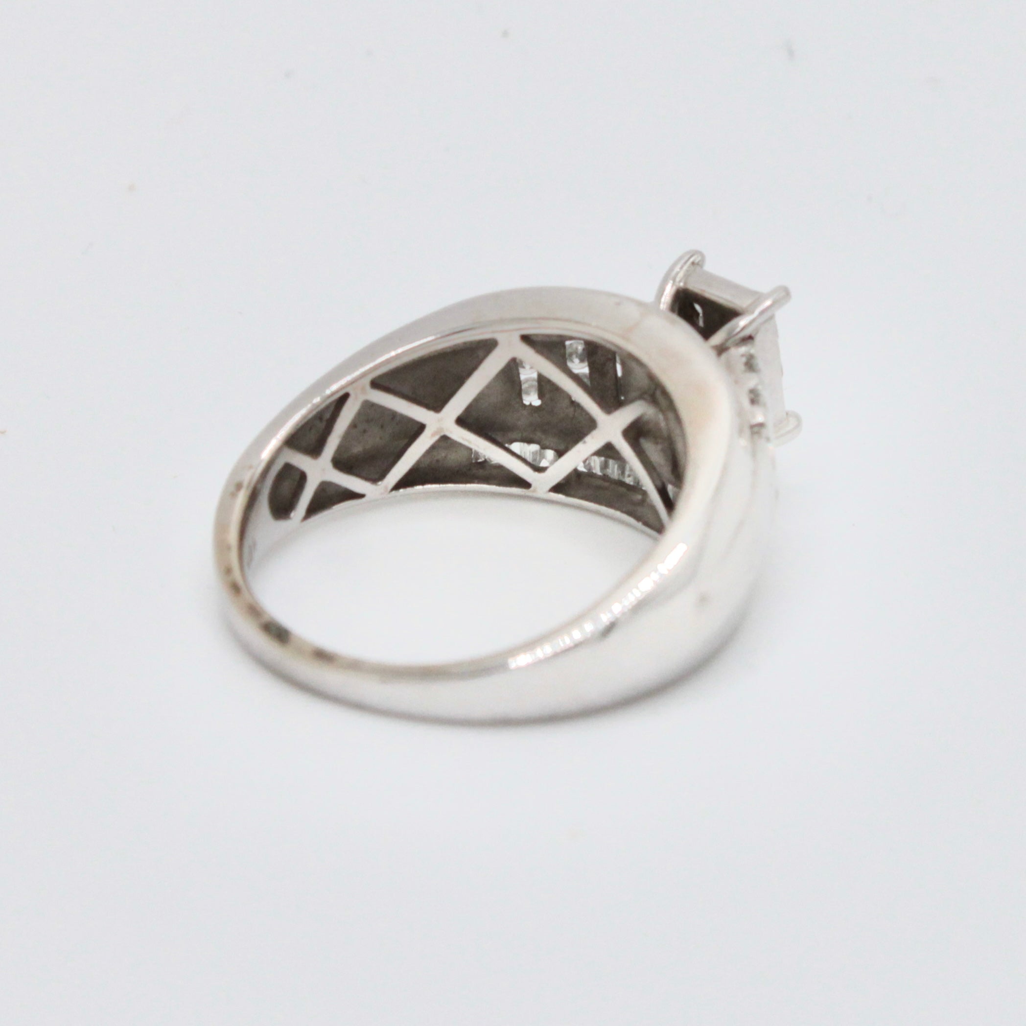 10KT White Gold Diamond Engagement Ring