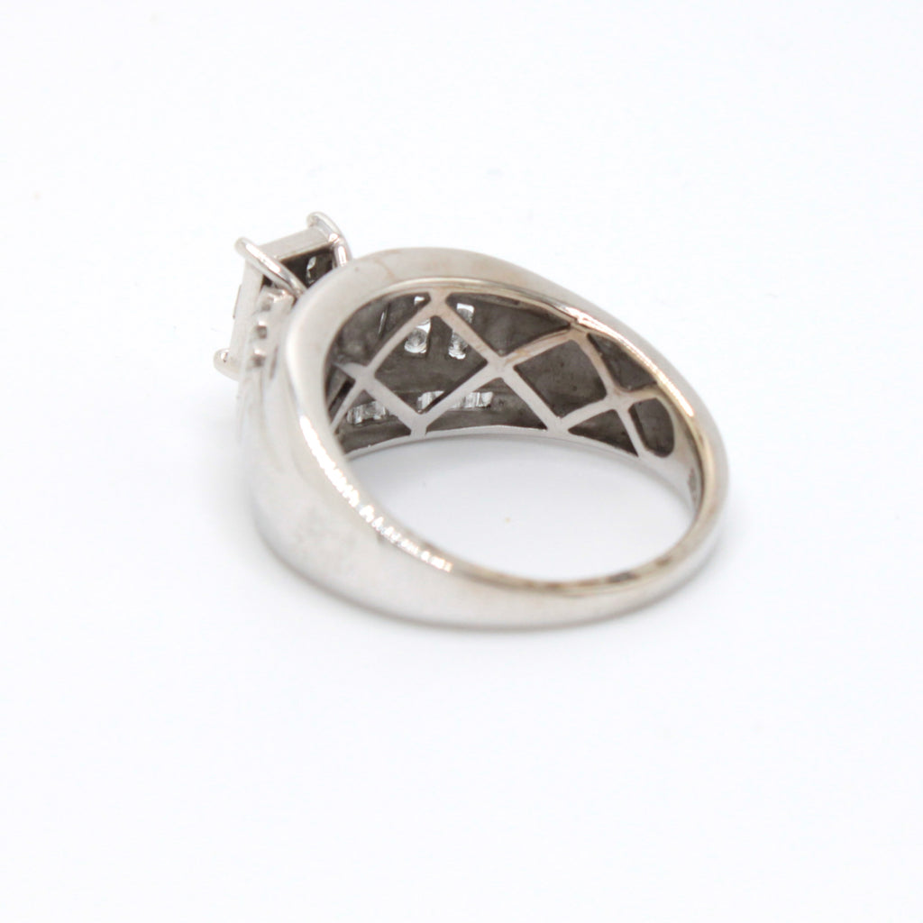 10KT White Gold Diamond Engagement Ring