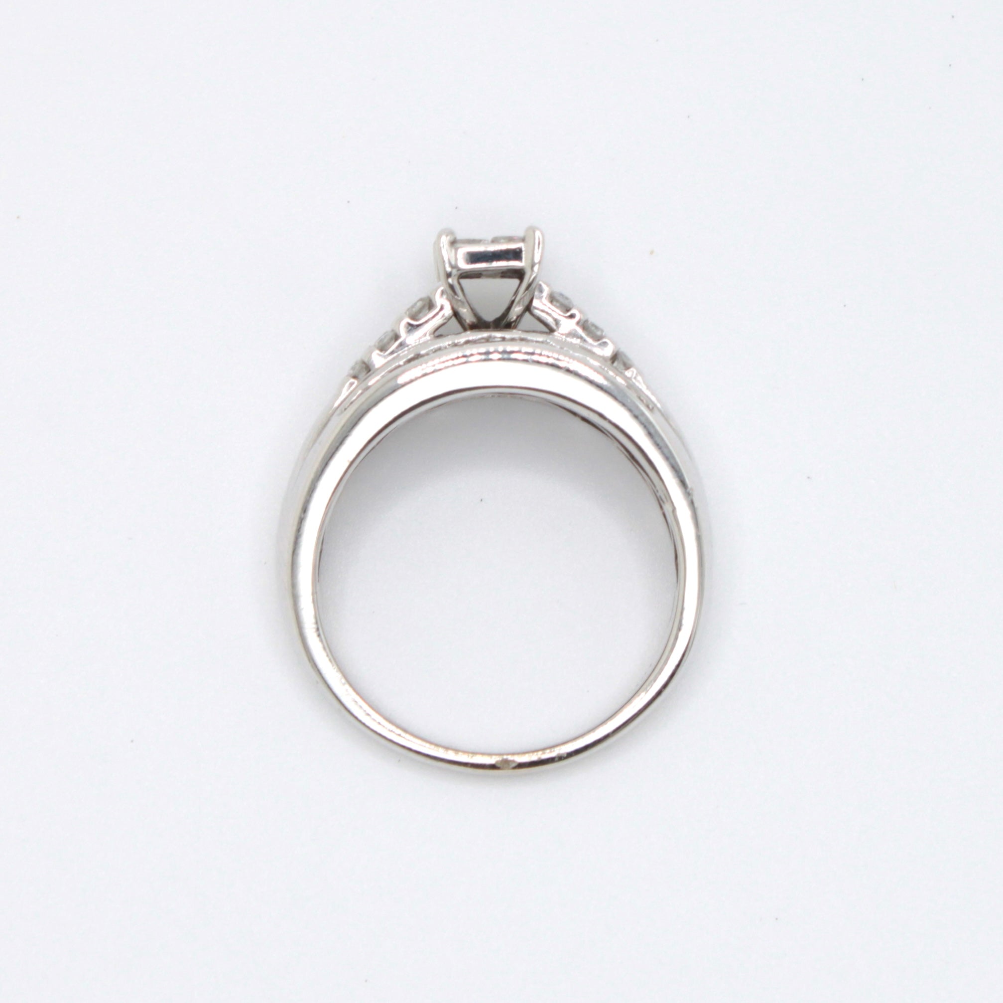 10KT White Gold Diamond Engagement Ring