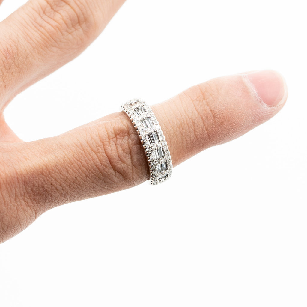 10k White Gold Round & Baguette Cut Diamond Ring