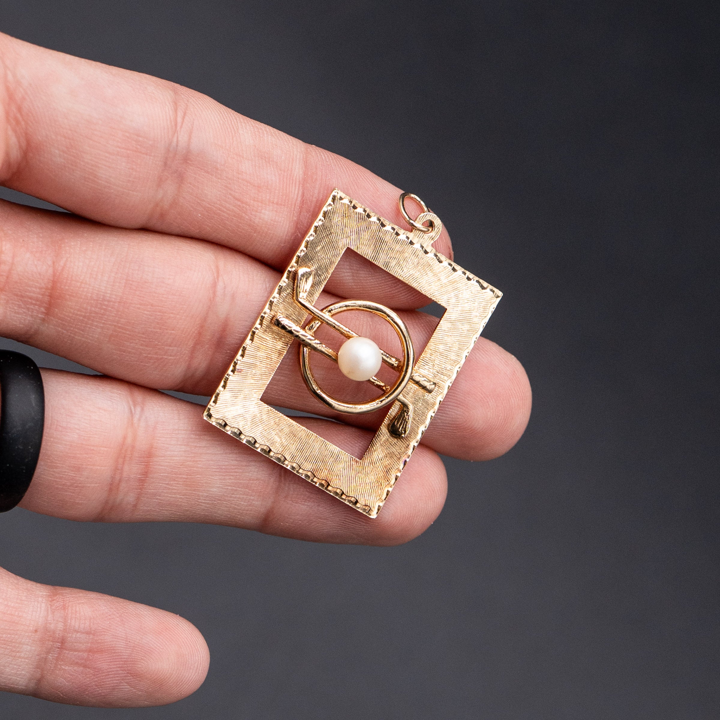 14k Yellow Gold Vintage Gold Pearl Square Pendant