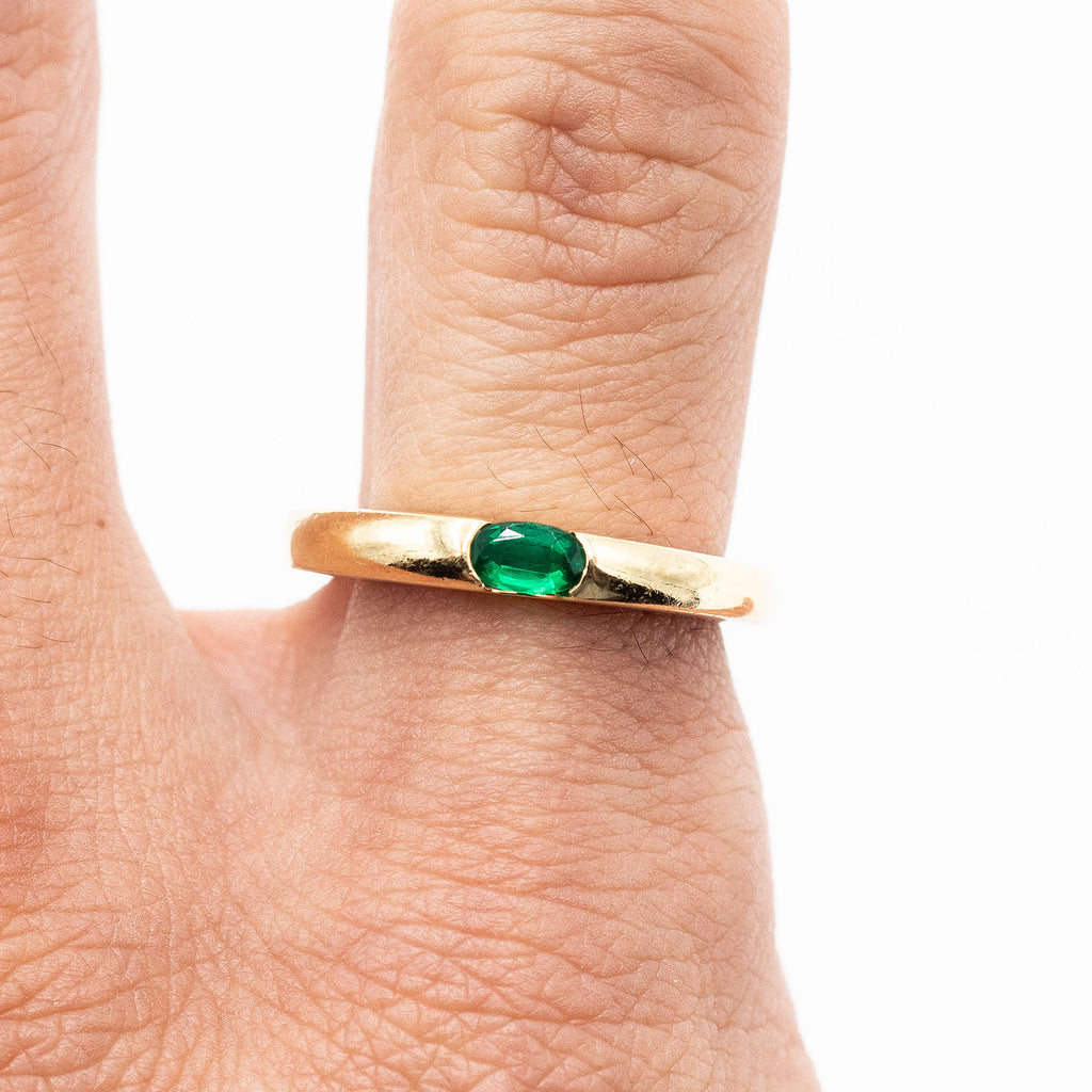 18k Yellow Gold Simple Emerald Set Smooth Ring