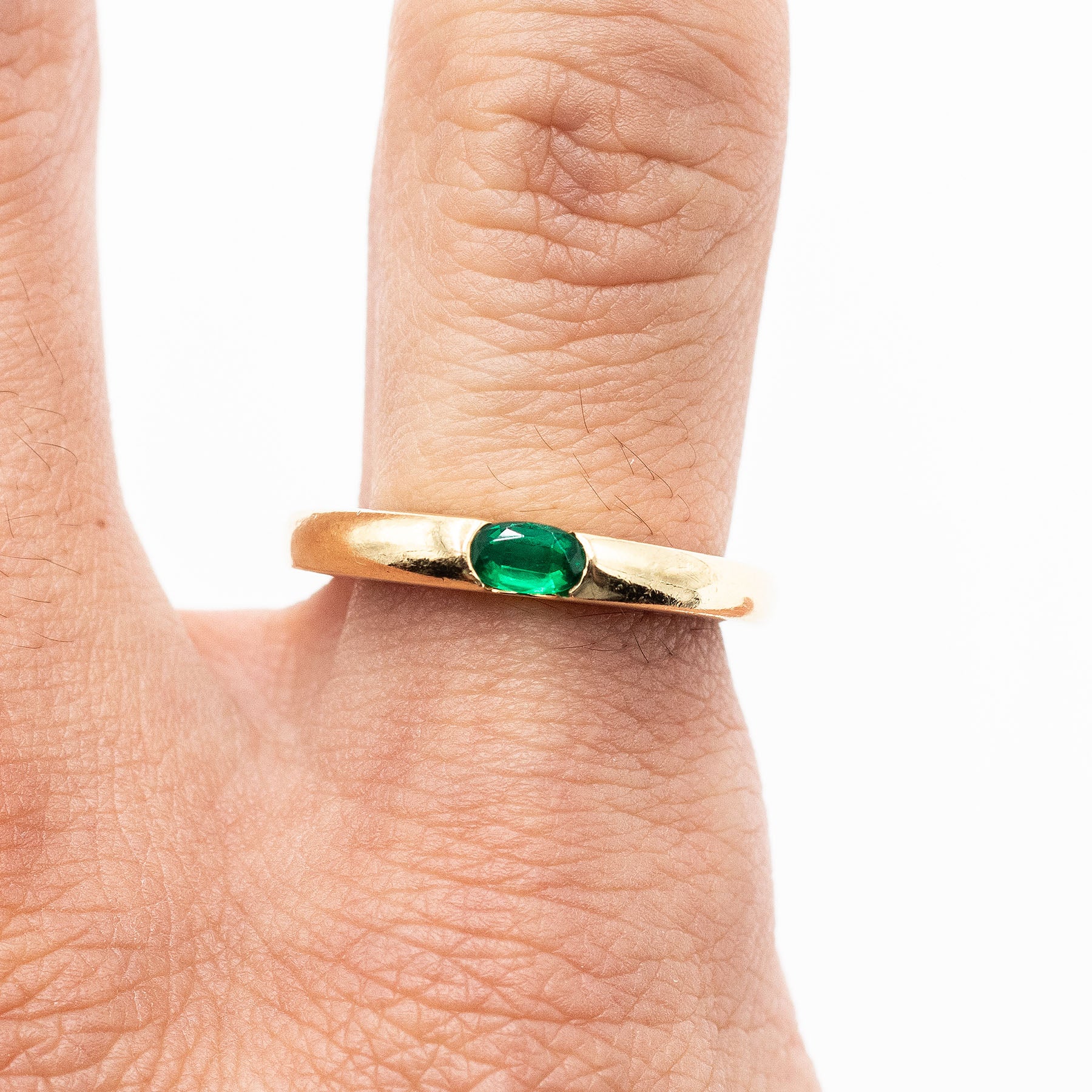 18k Yellow Gold Simple Emerald Set Smooth Ring