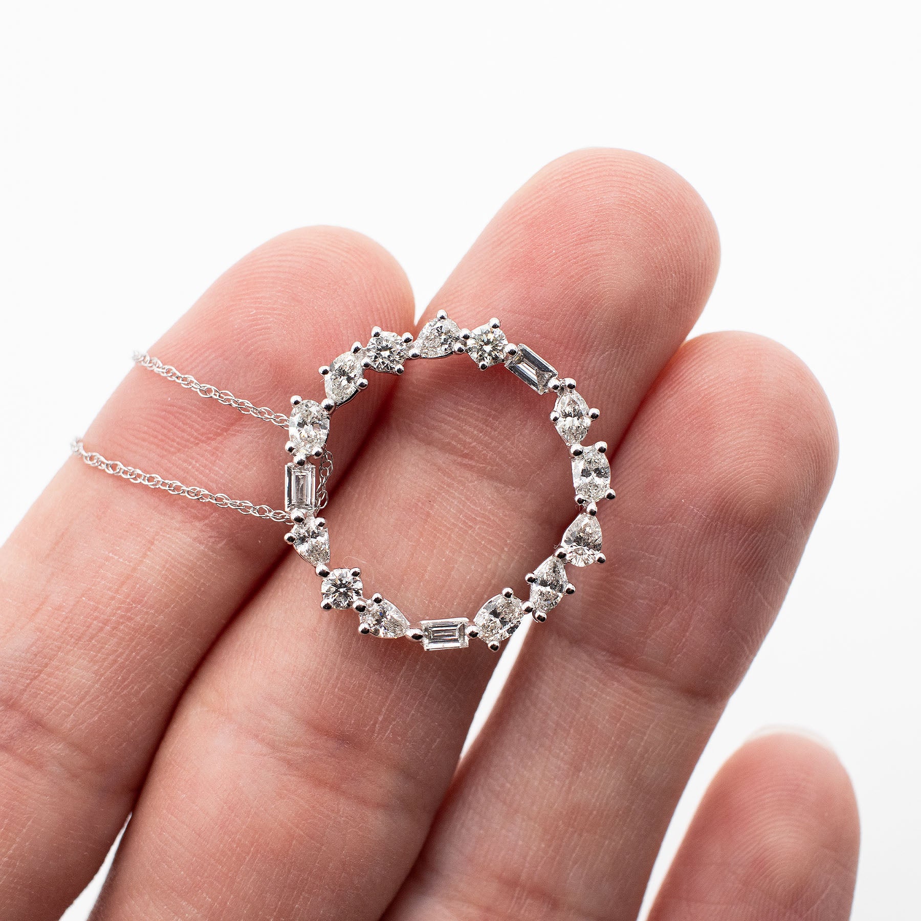 14k White Gold Diamond Circle Pendant Necklace