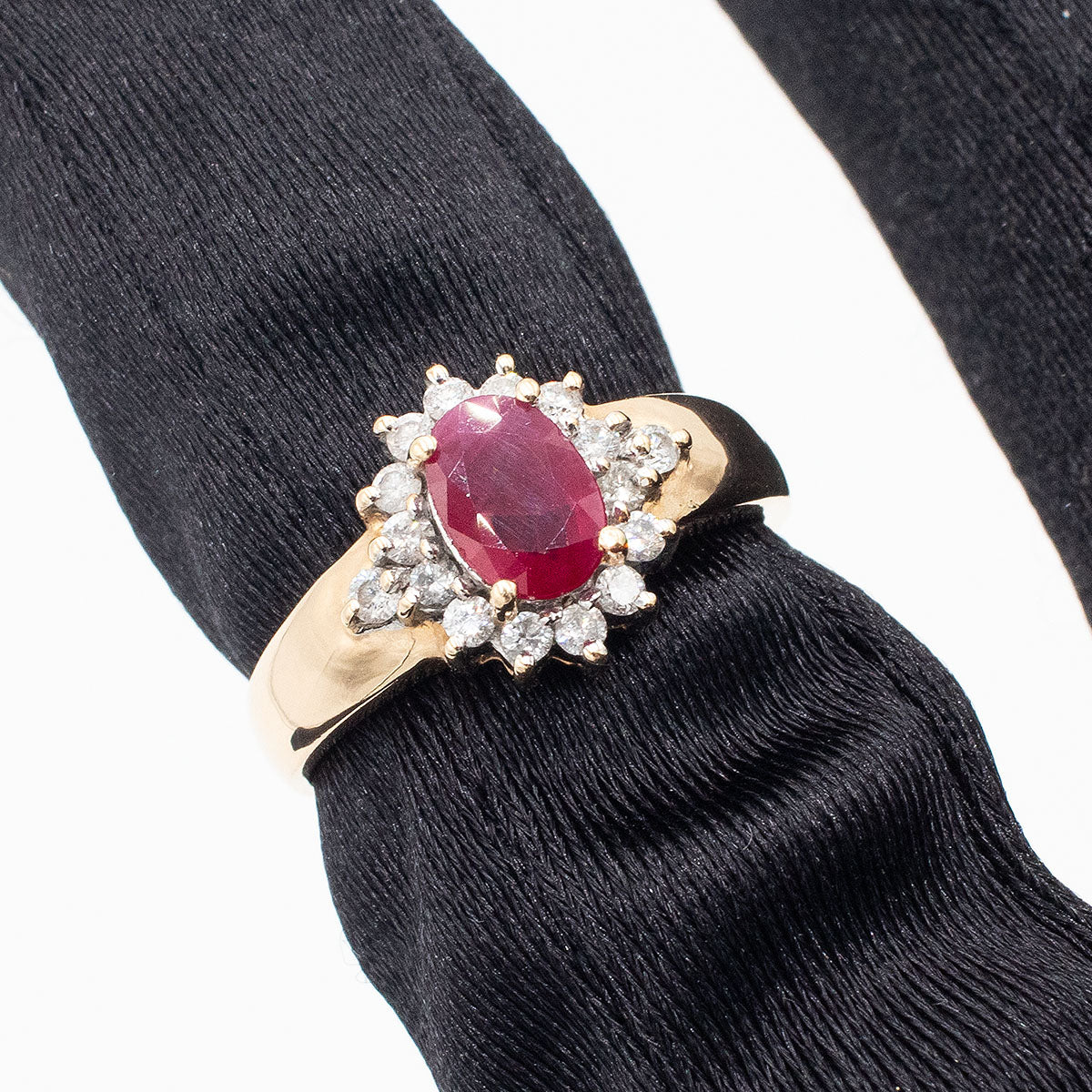 14k Yellow Gold Oval Ruby Ring With Diamonds