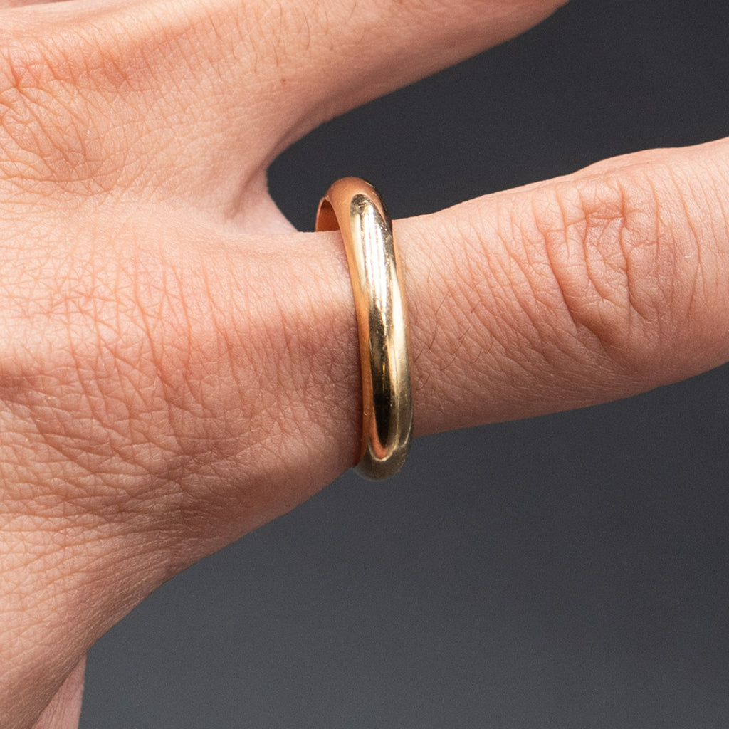 18k Yellow Gold Simple Mens Wedding Band