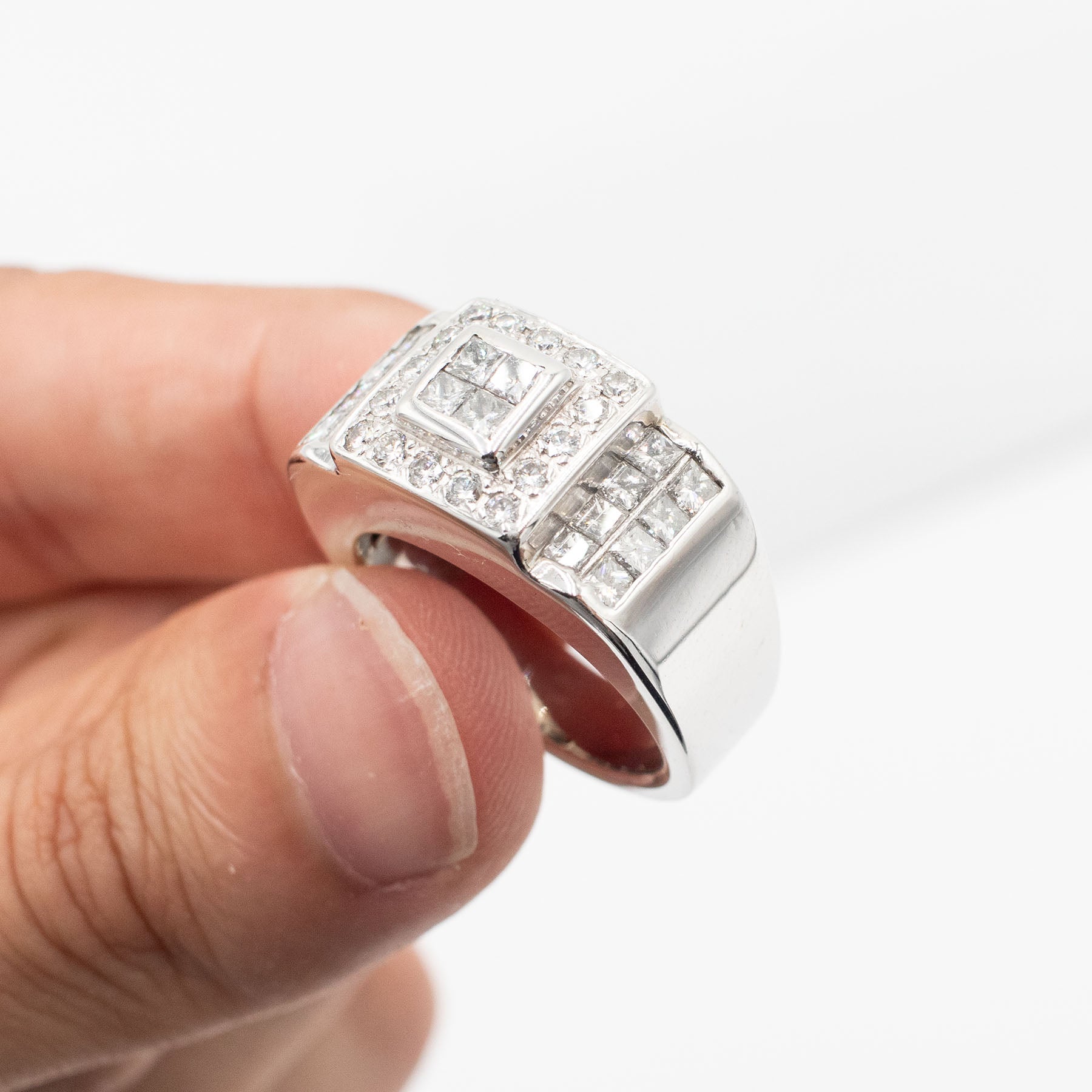 18k White Gold 0.75ctw Diamond Invisible Set Wide Ring