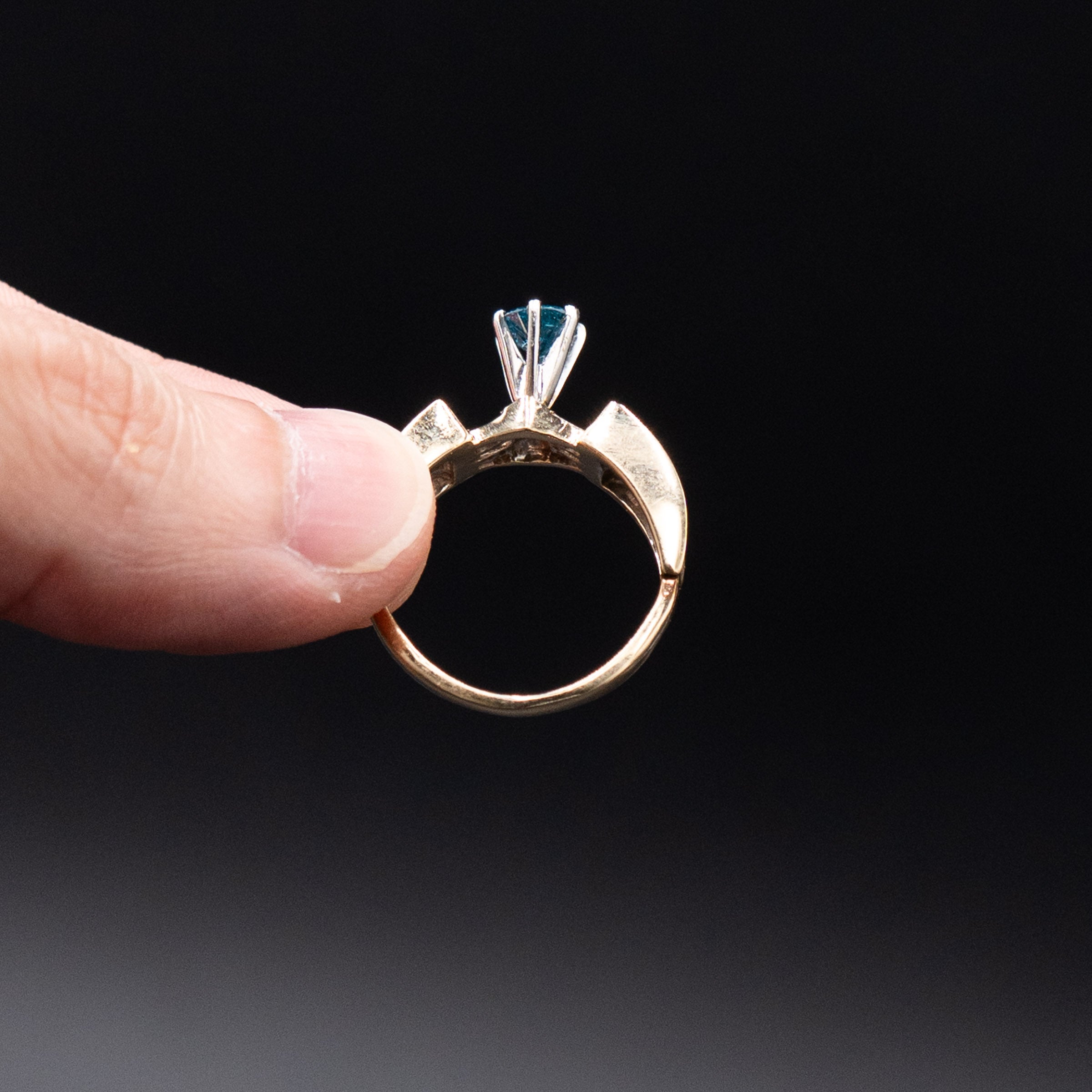 14k Yellow Gold Blue Round Gemstone Ring
