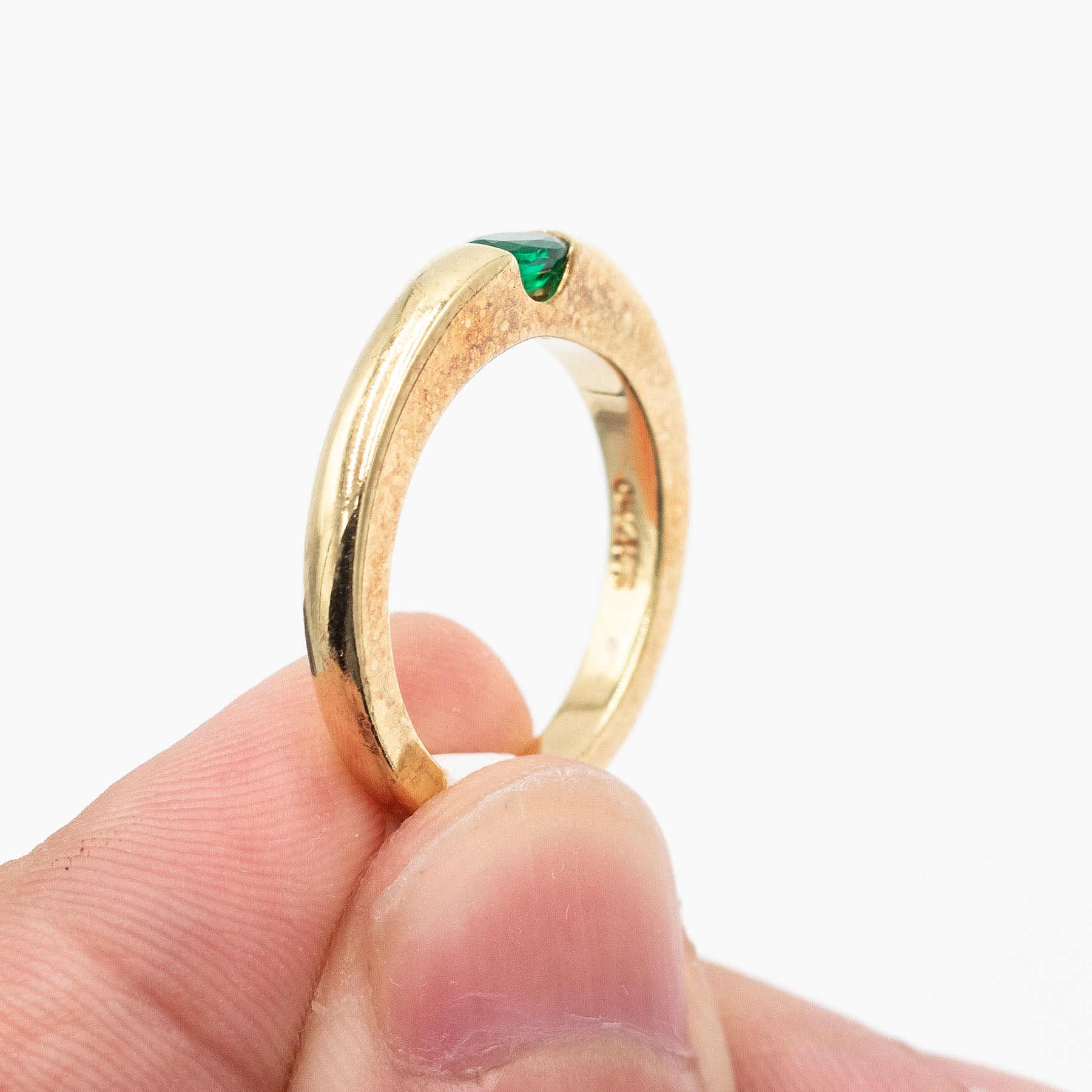 18k Yellow Gold Simple Emerald Set Smooth Ring